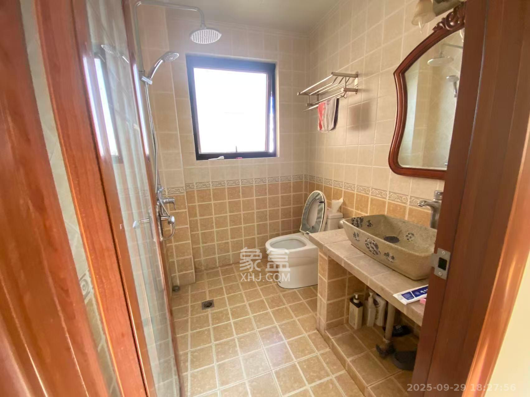 欧莱雅郡  4室2厅2卫    3500.0元/月室内图