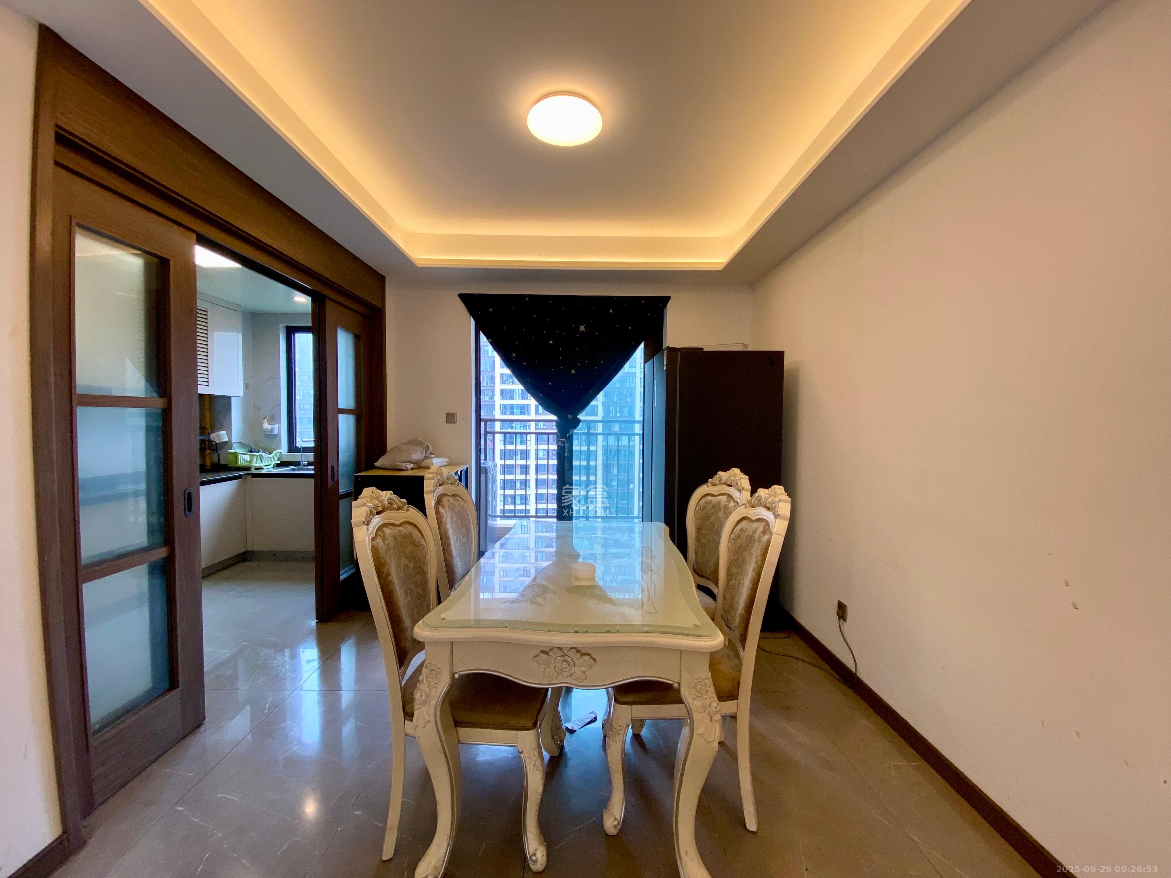 龙湖春江天玺  4室2厅2卫    4000.0元/月室内图