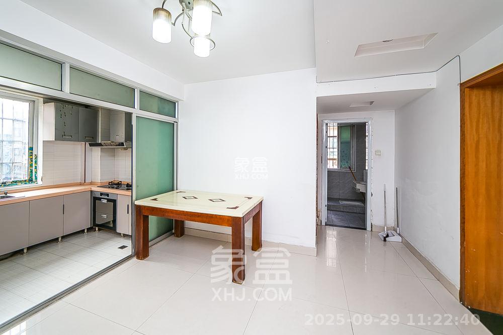 都市春天 3室2厅1卫 2800.0元/月 都市春天 3室2厅1卫 2800.0元/月室内图