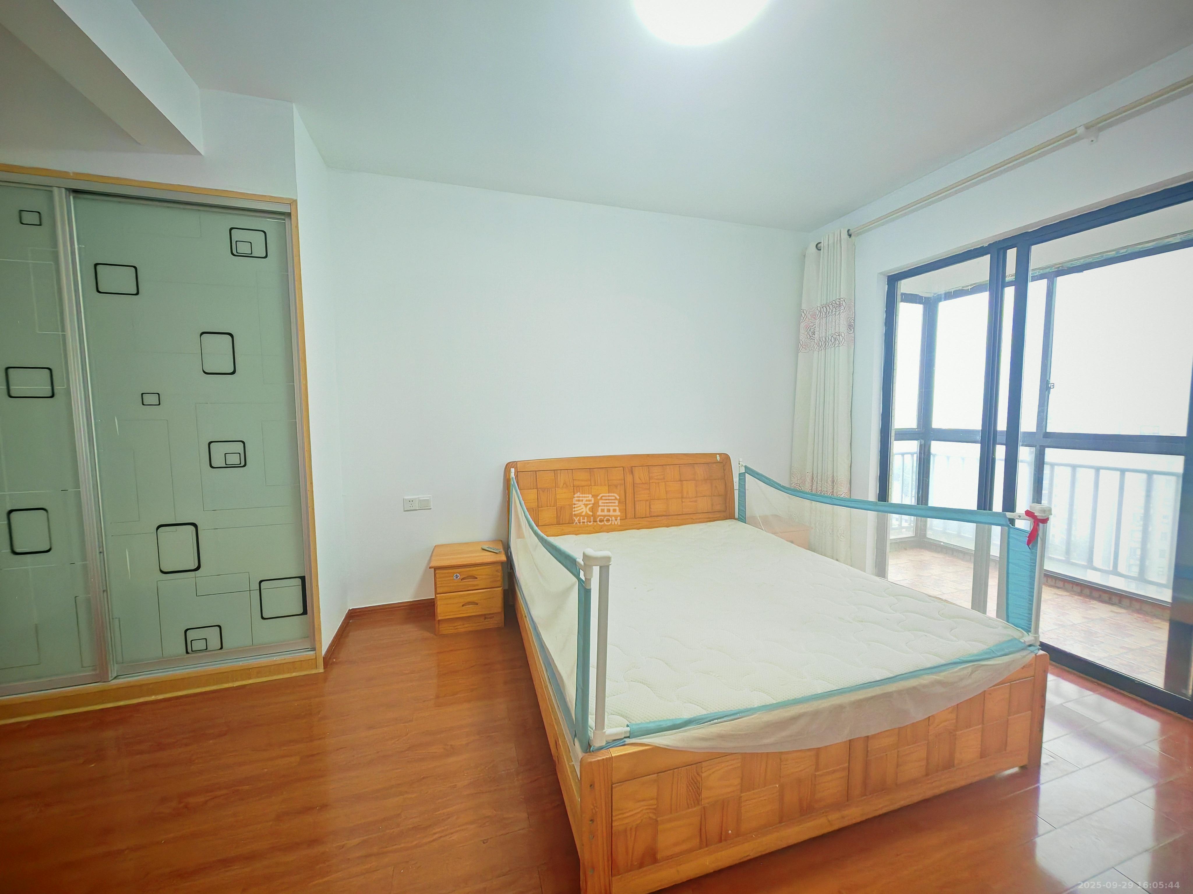 莱茵城  3室2厅2卫    2200.0元/月室内图