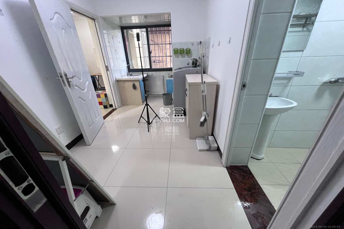 桥头家苑一期 1室1厅1卫 1100.00元/月 桥头家苑一期 1室1厅1卫 1100.00元/月室内图