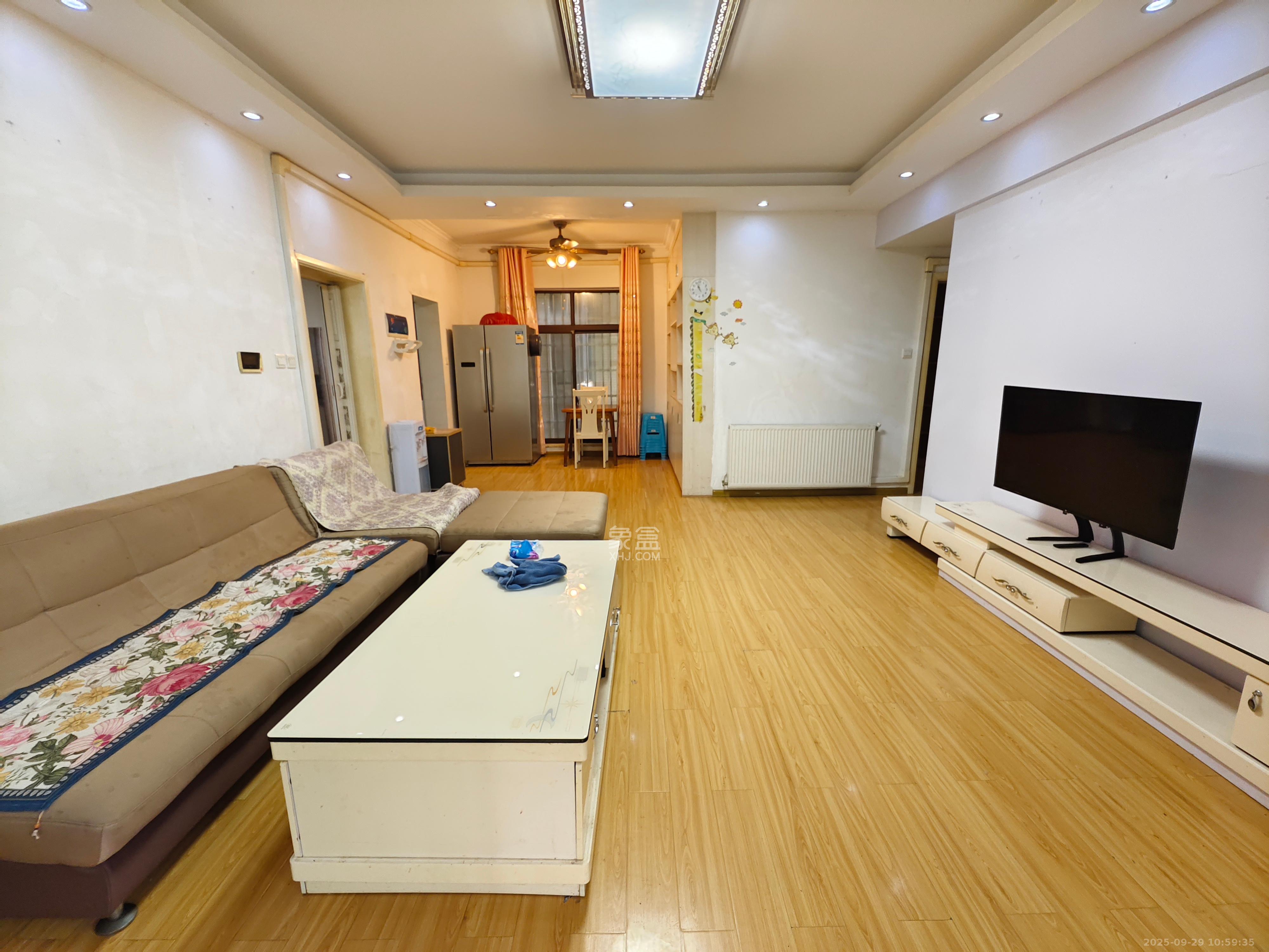 金房奥斯卡  3室2厅2卫    2500.0元/月 金房奥斯卡  3室2厅2卫    2500.0元/月