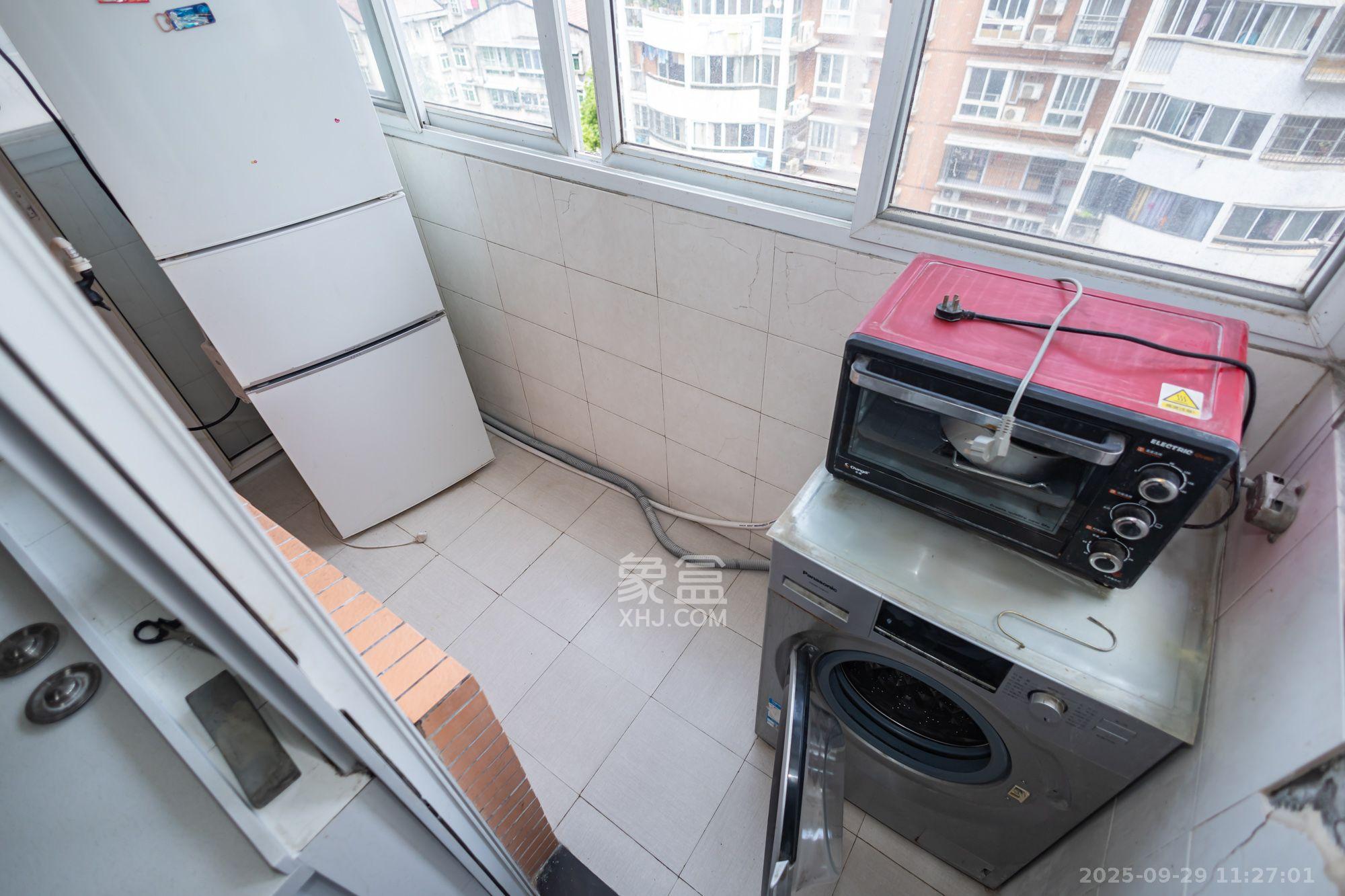 晶华美地 2室2厅1卫 1600.0元/月 晶华美地 2室2厅1卫 1600.0元/月室内图