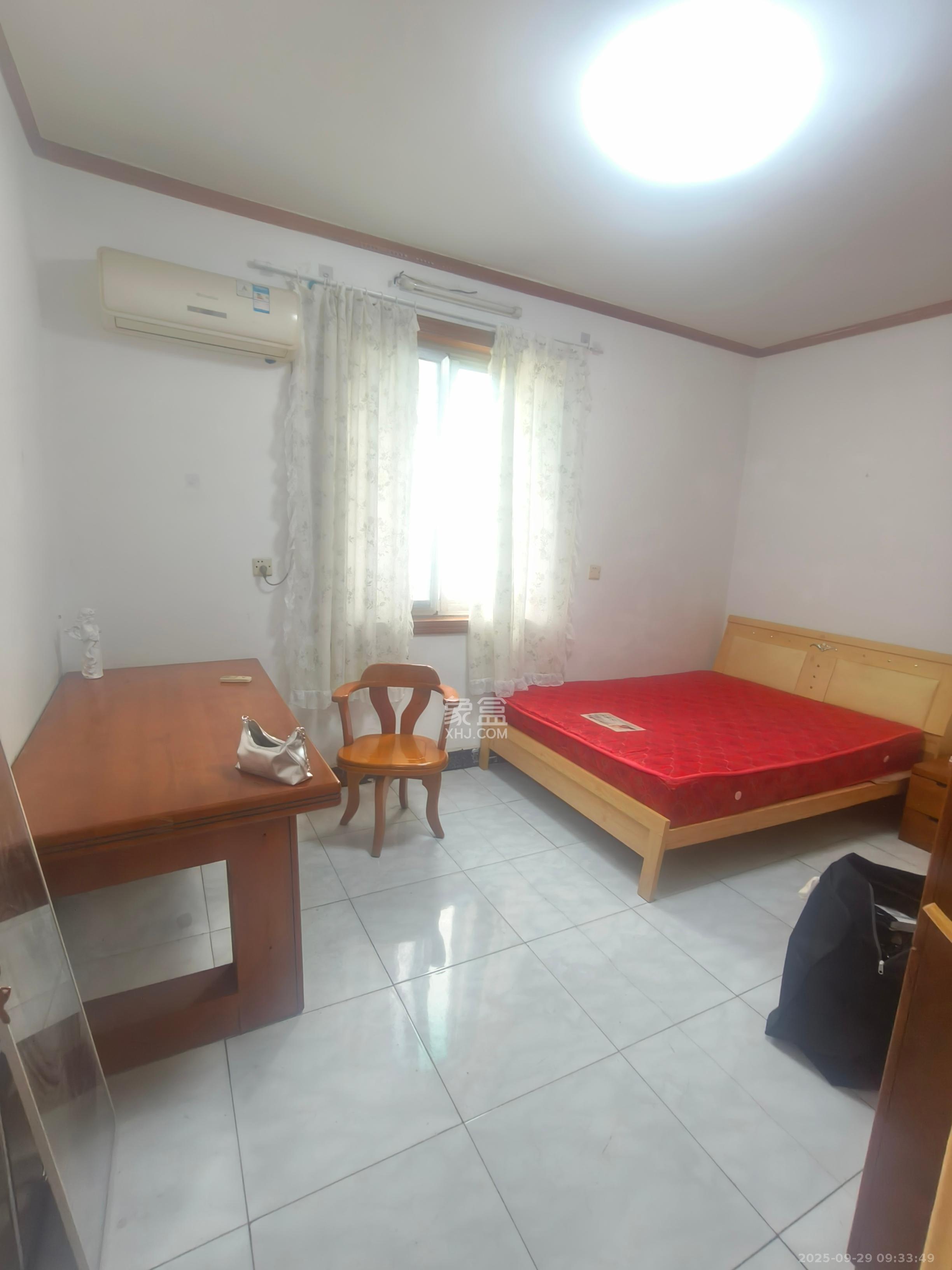 市直属机关宿舍 3室1厅1卫 1400.0元/月 市直属机关宿舍 3室1厅1卫 1400.0元/月室内图