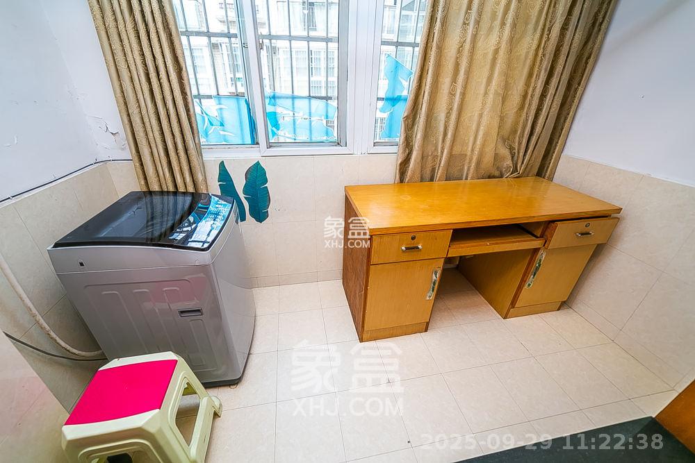 都市春天 3室2厅1卫 2800.0元/月 都市春天 3室2厅1卫 2800.0元/月室内图