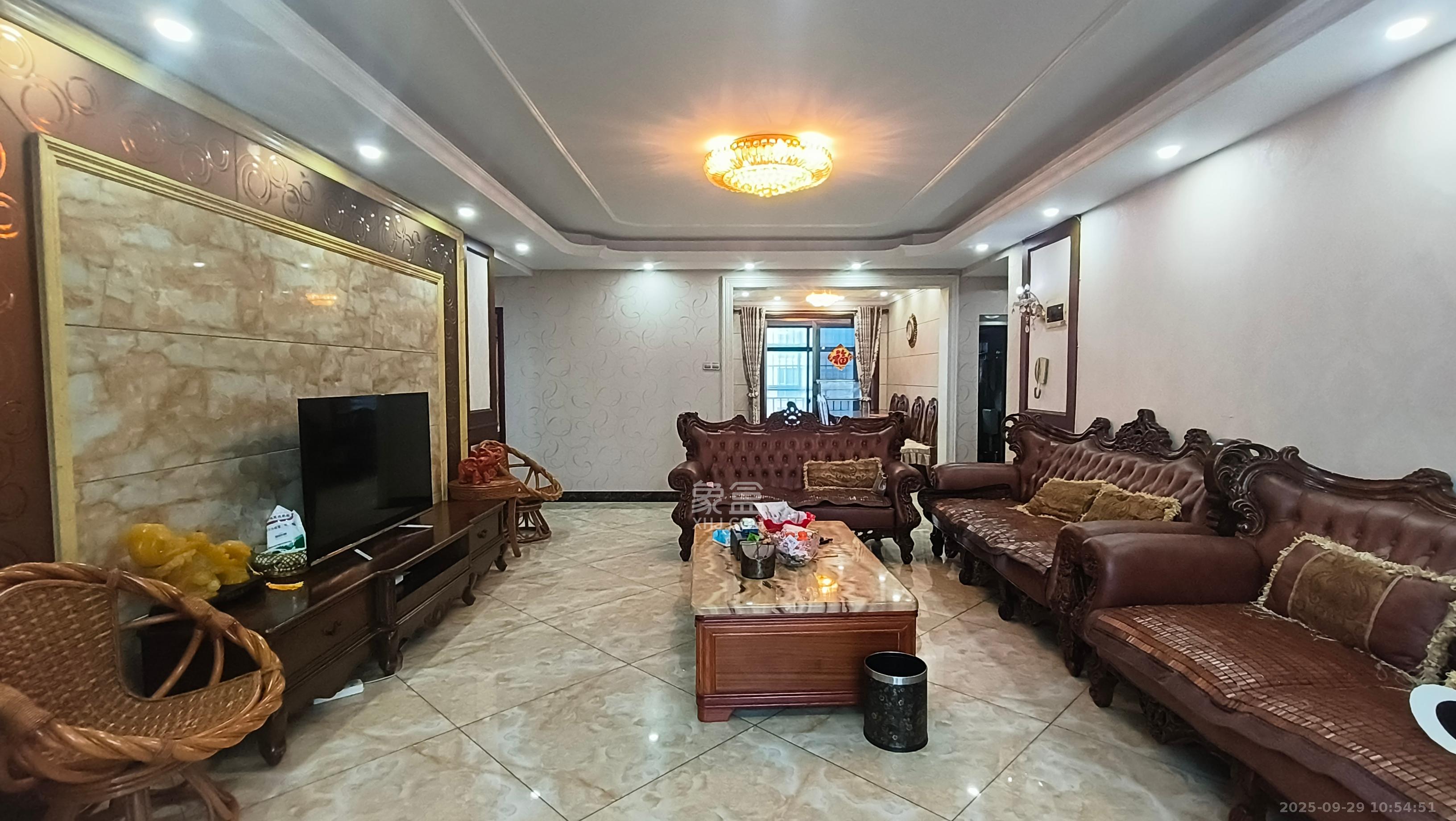 东岸梅园小区 4室2厅2卫 3500.0元/月 东岸梅园小区 4室2厅2卫 3500.0元/月室内图