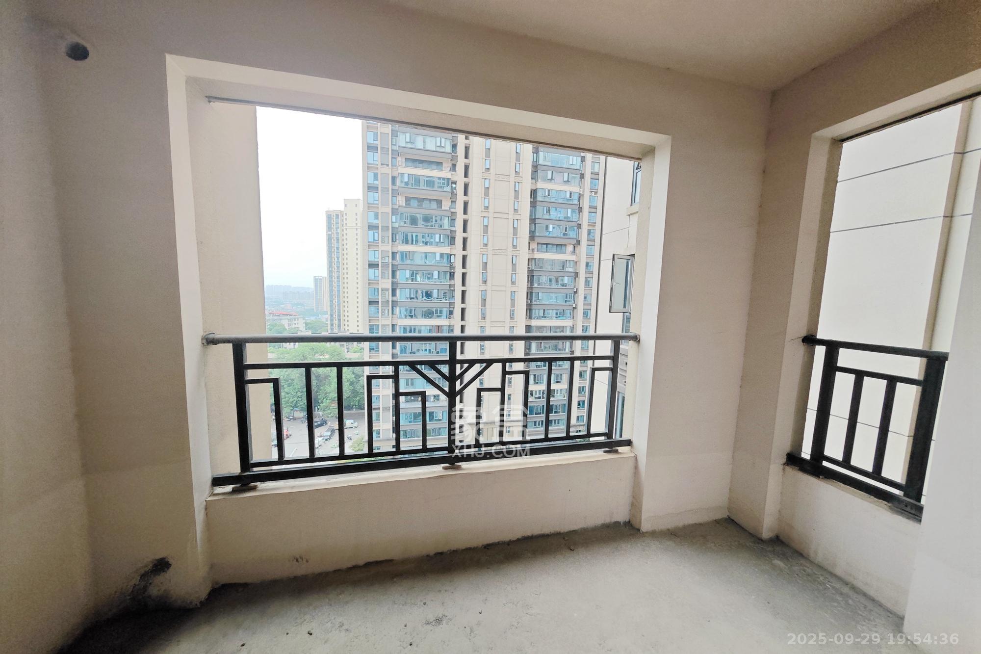 建发中央悦府 4室2厅2卫 169.9万 建发中央悦府 4室2厅2卫 169.9万阳台