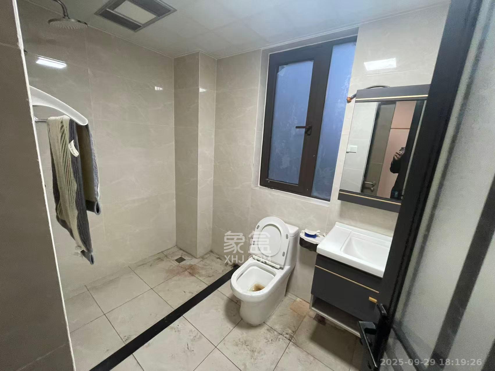 龙湖春江悦茗  4室2厅2卫    2900.0元/月室内图