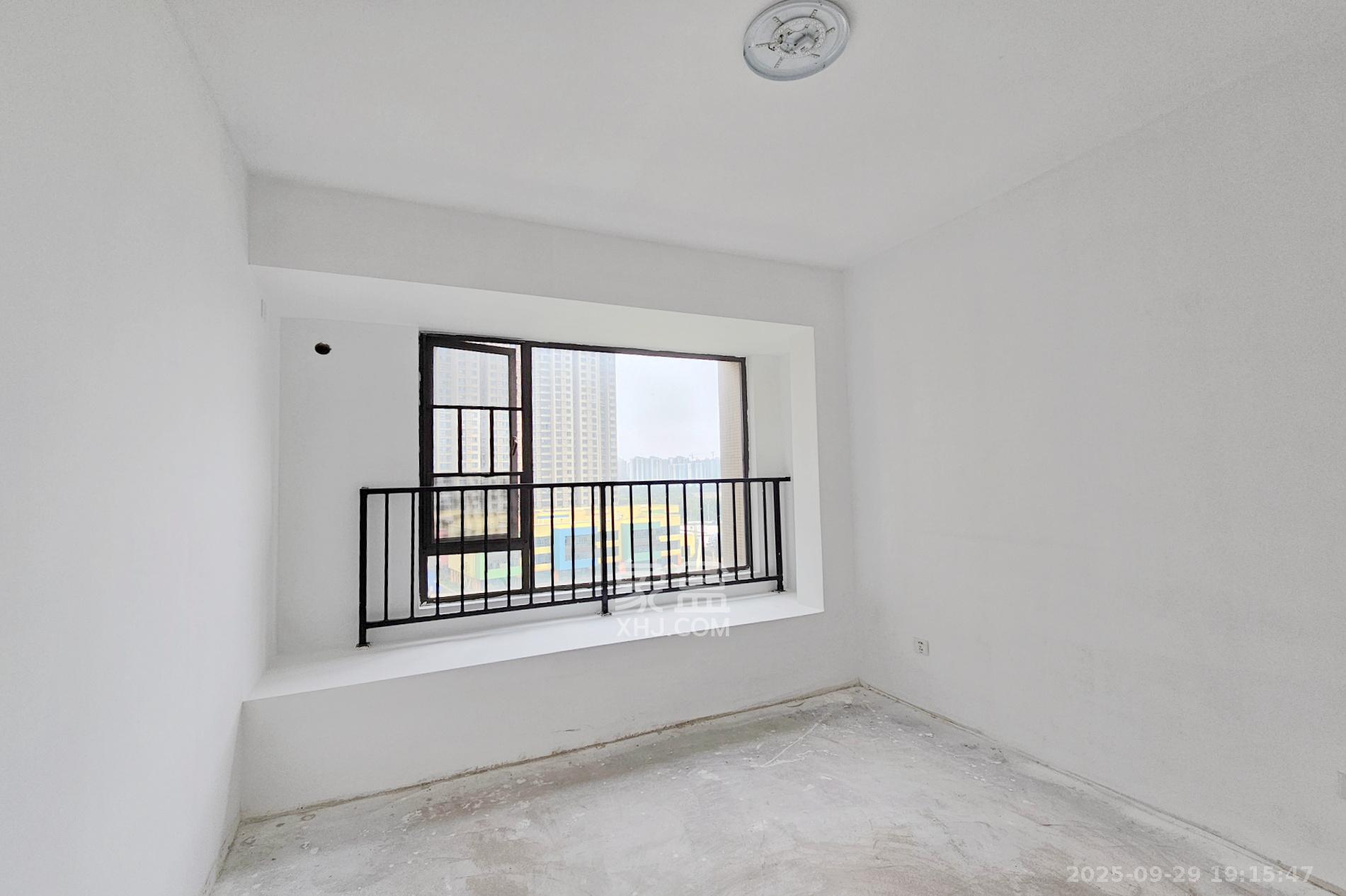 阳光城尚东湾青云苑  3室2厅2卫    88.6万卧室