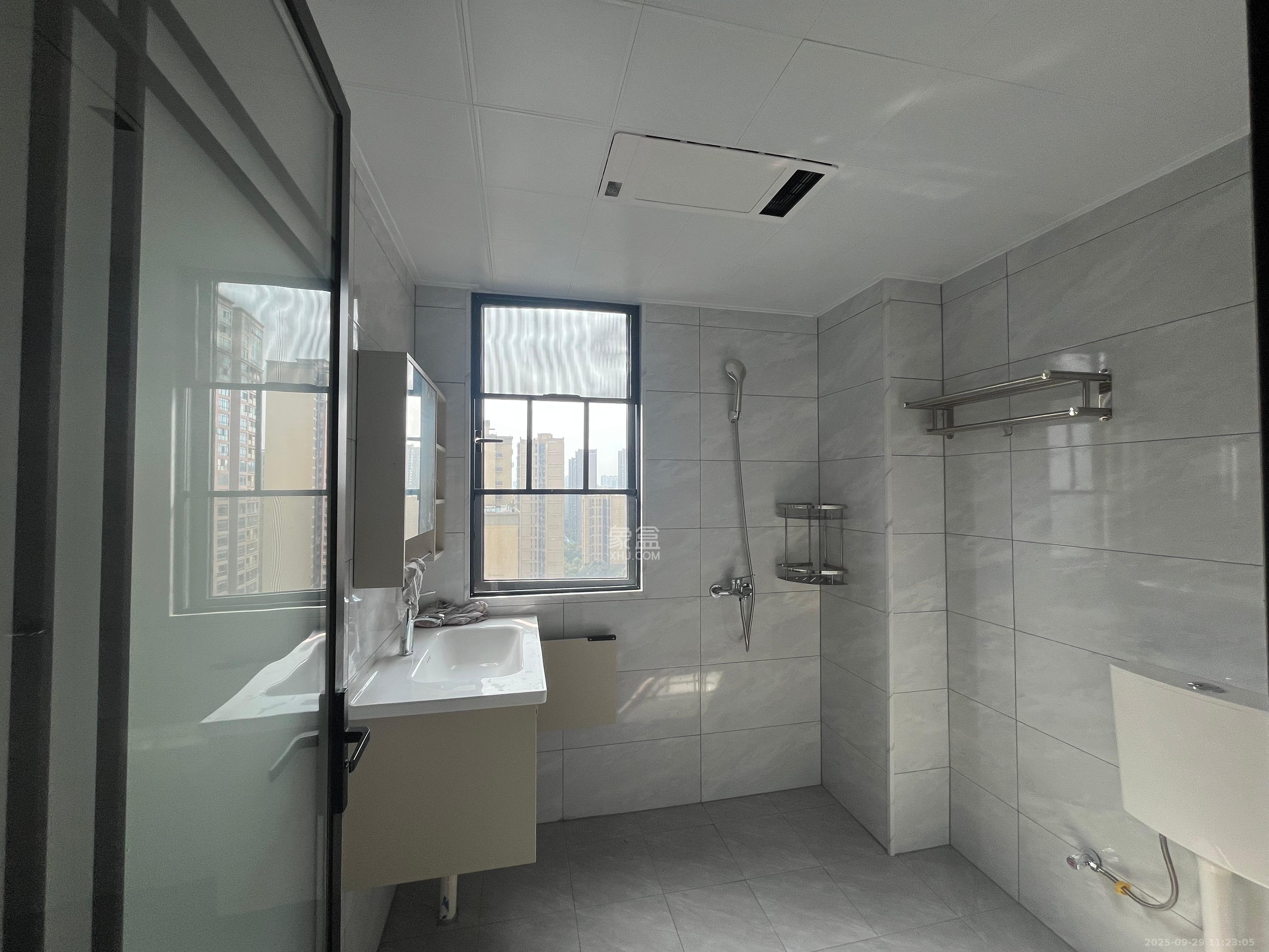 唐桂家园  3室2厅2卫    2800.0元/月室内图