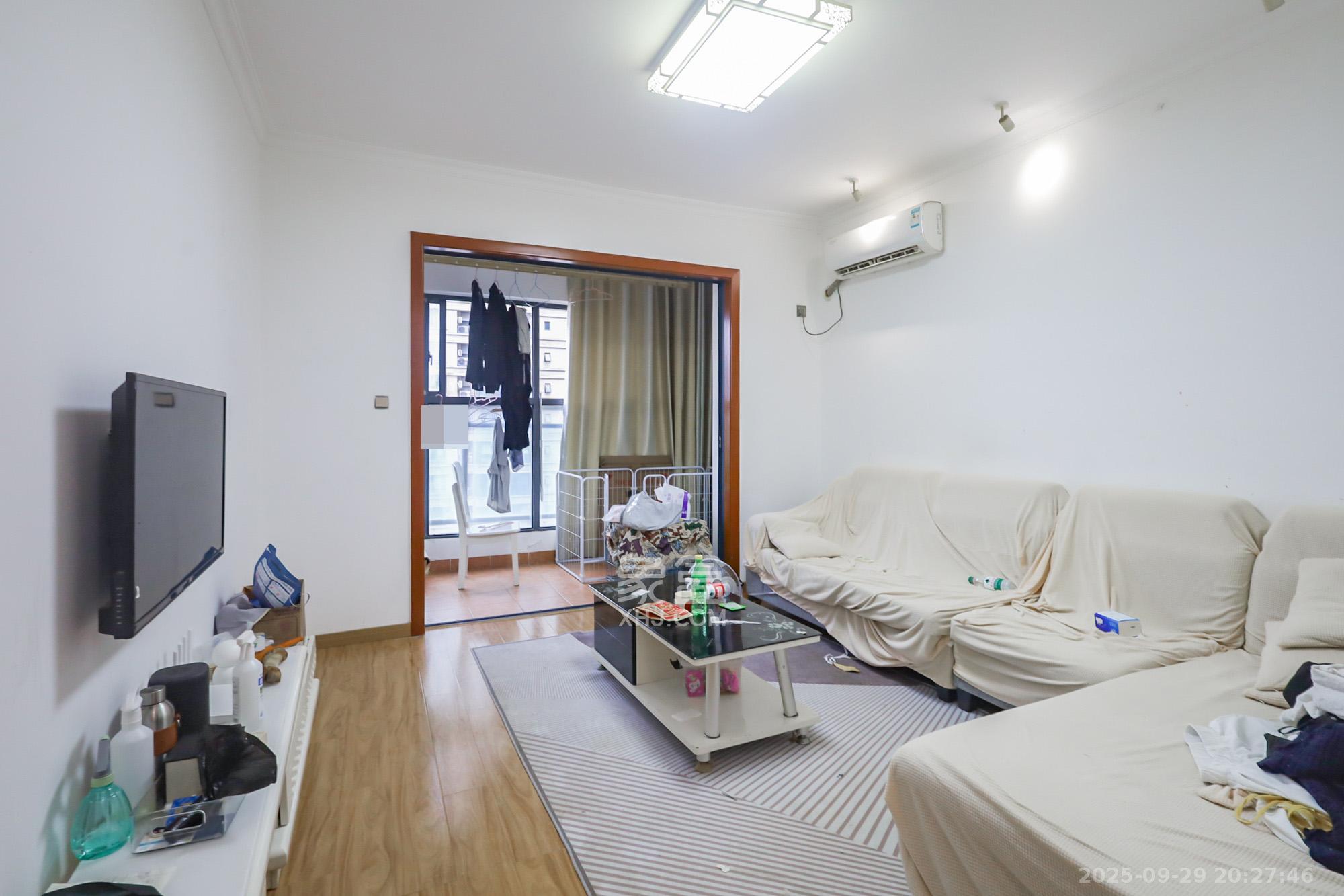 奥克斯广场 3室2厅1卫 92.0万 奥克斯广场 3室2厅1卫 92.0万客厅