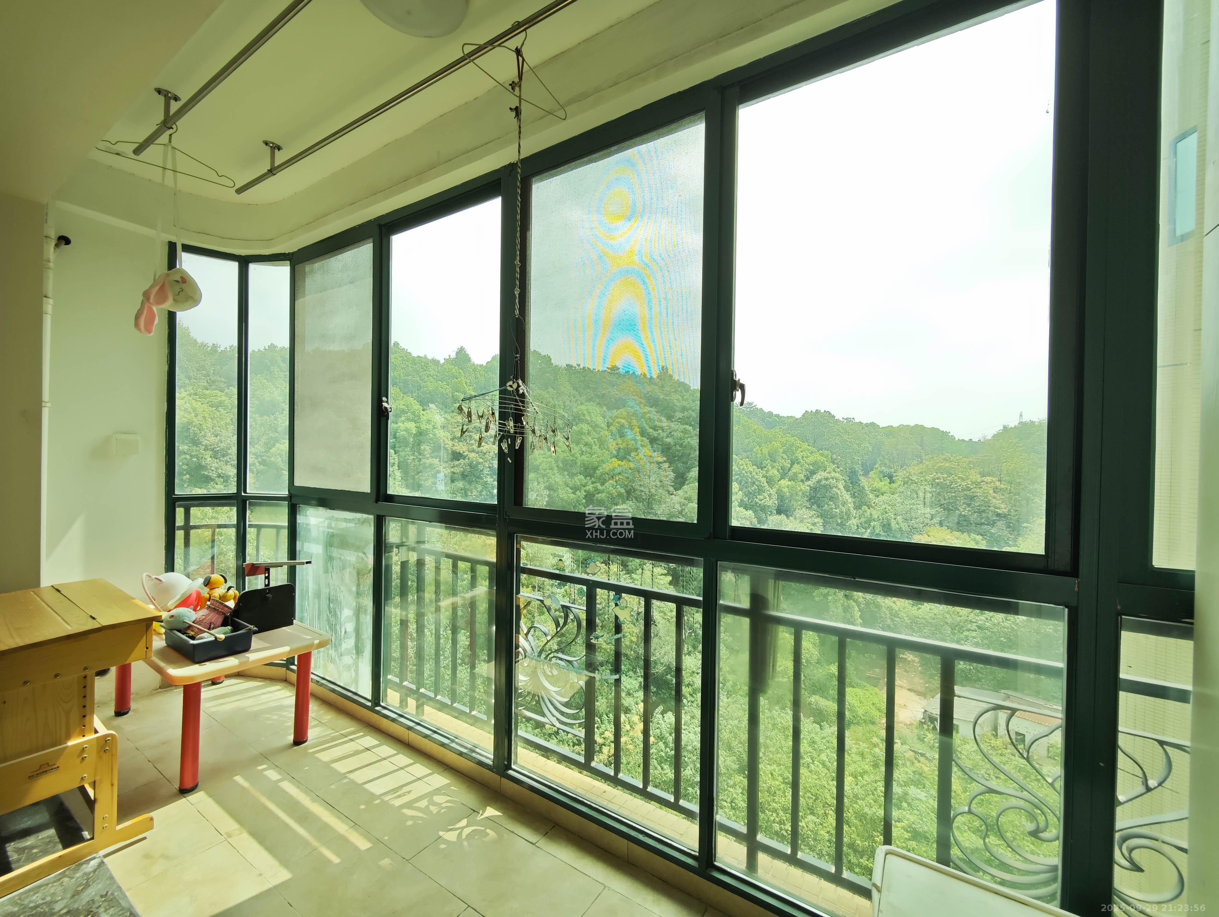 恒大城  5室2厅3卫    128.0万阳台