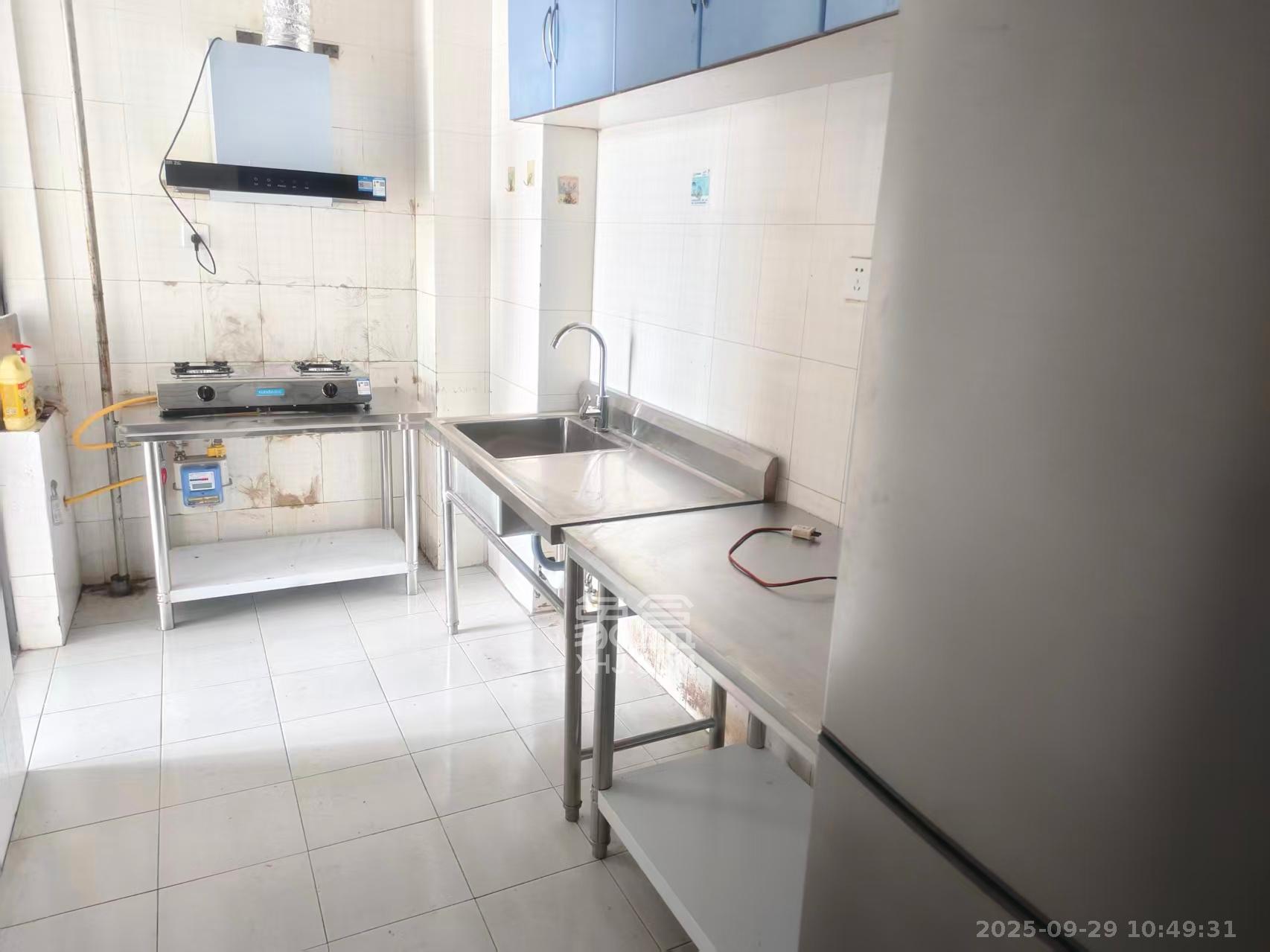 上海城小区 2室2厅1卫 1700.0元/月 上海城小区 2室2厅1卫 1700.0元/月室内图