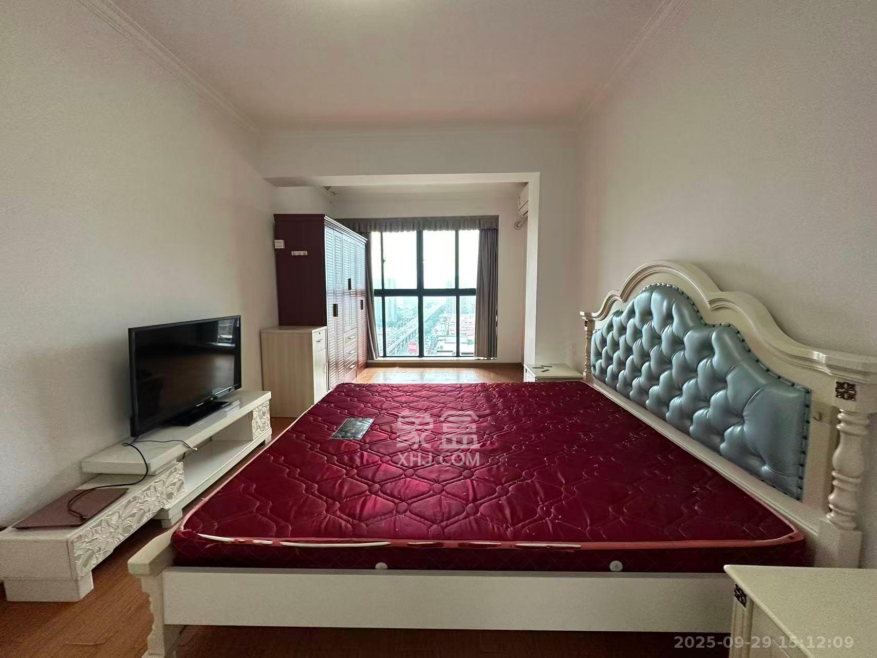 百纳广场（百纳公寓）  3室2厅2卫    3200.0元/月室内图