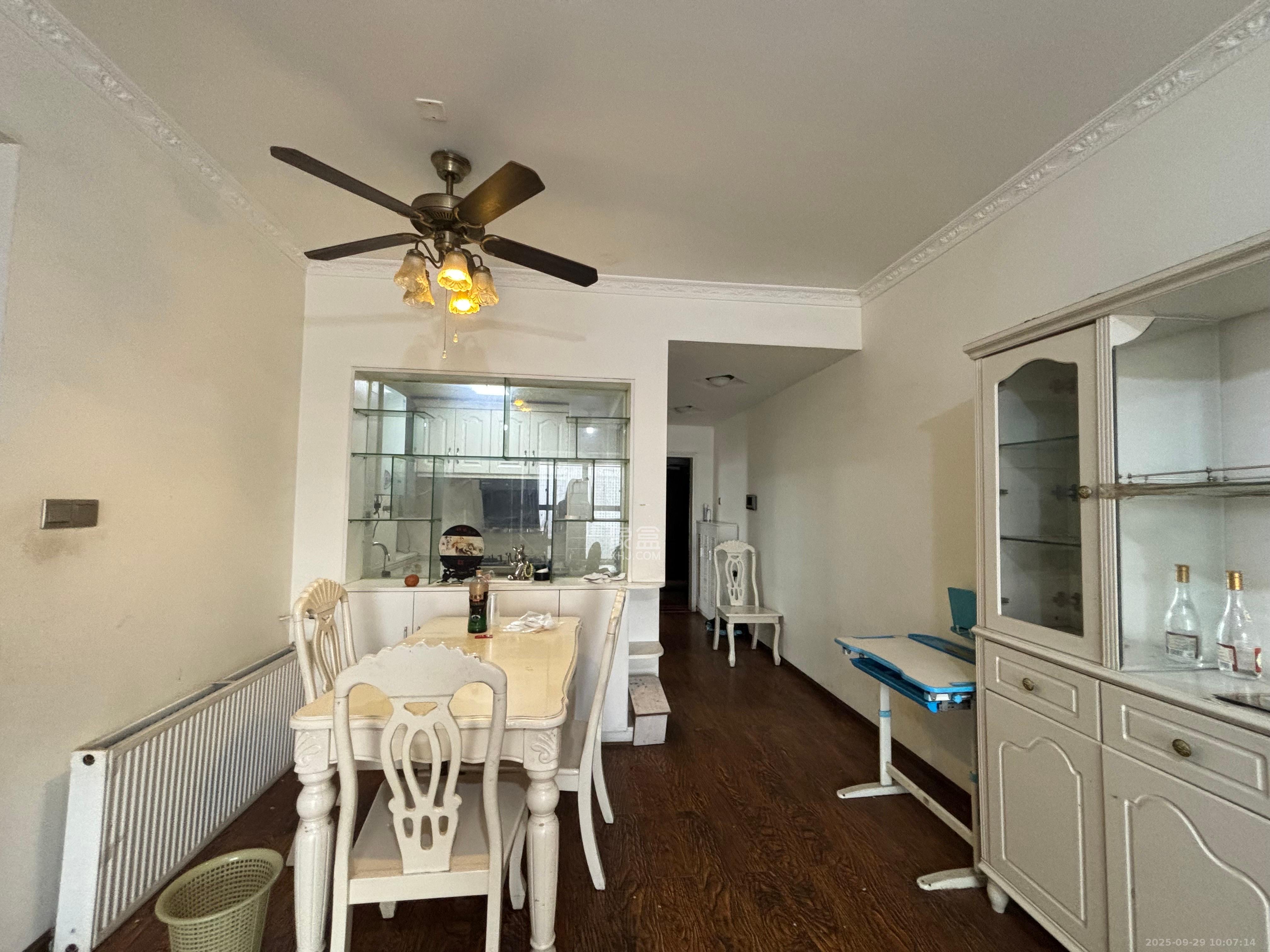 花样年华  3室2厅1卫    1400.0元/月室内图