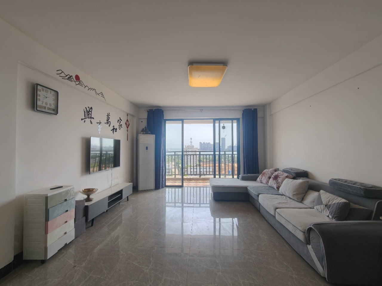 秀山观海苑 2室2厅1卫 2400.0元/月 秀山观海苑 2室2厅1卫 2400.0元/月室内图