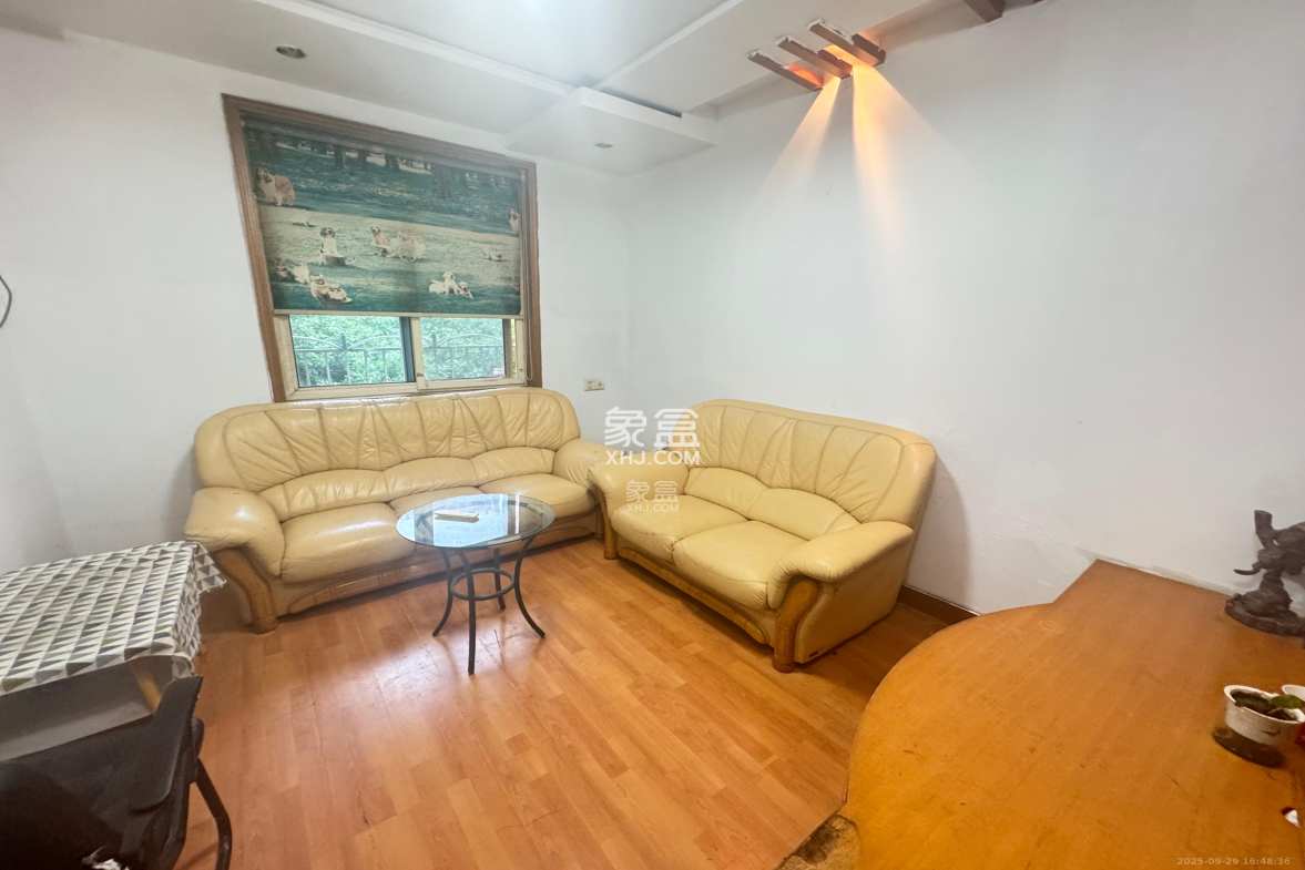 牛角塘社区 2室1厅1卫 1500.0元/月 牛角塘社区 2室1厅1卫 1500.0元/月室内图