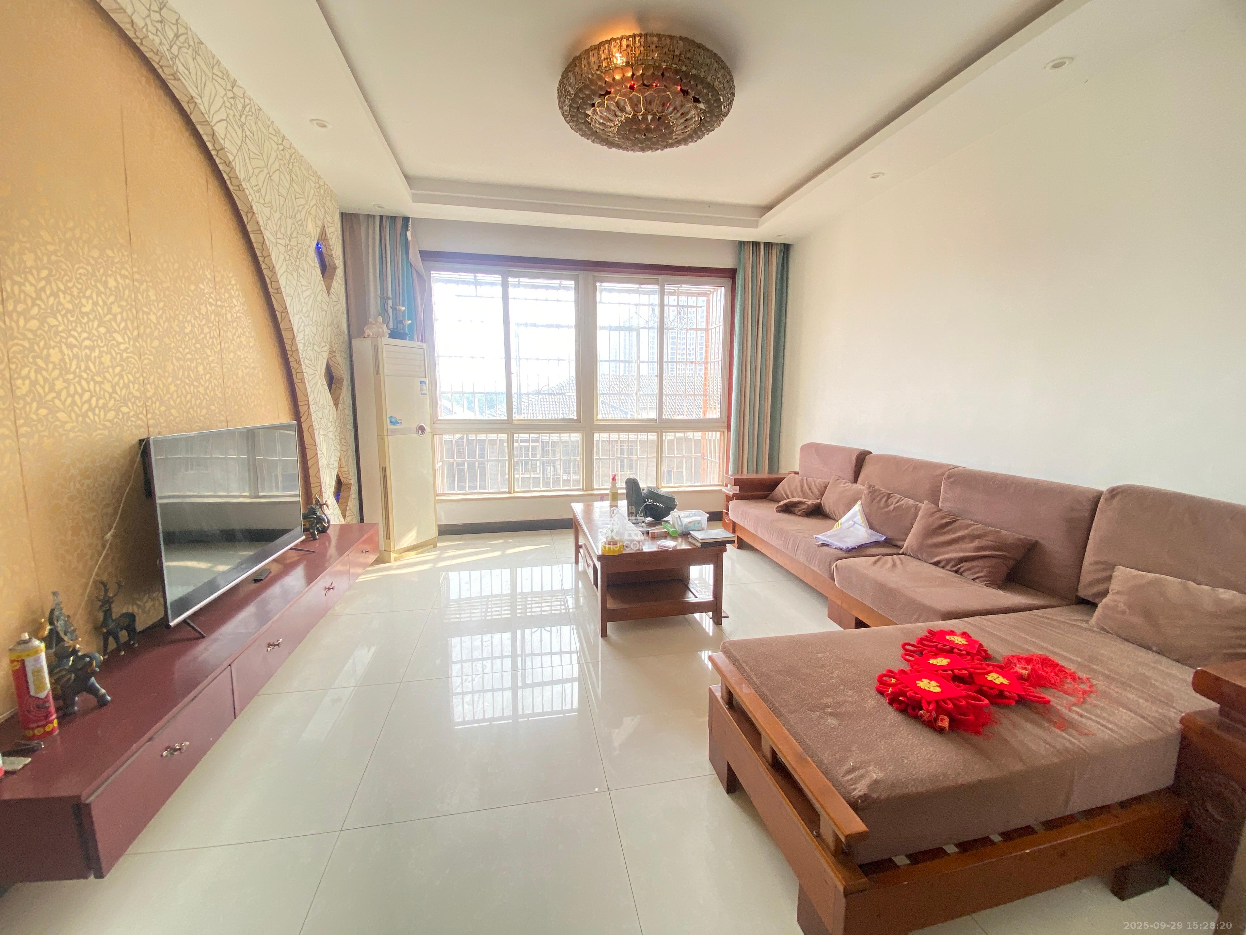 东城名苑 3室2厅2卫 1600.0元/月 东城名苑 3室2厅2卫 1600.0元/月室内图