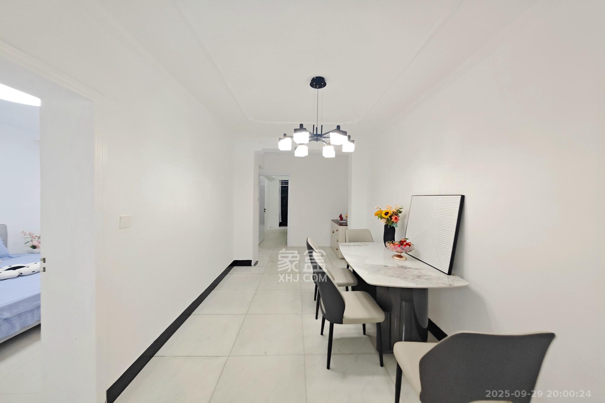 桂花二村 2室2厅1卫 65.0万 桂花二村 2室2厅1卫 65.0万客厅