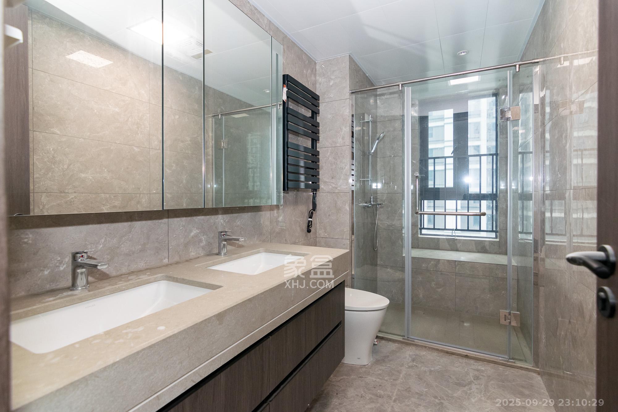 越秀湘江星汇城三期 4室2厅3卫 198.0万 越秀湘江星汇城三期 4室2厅3卫 198.0万卫生间