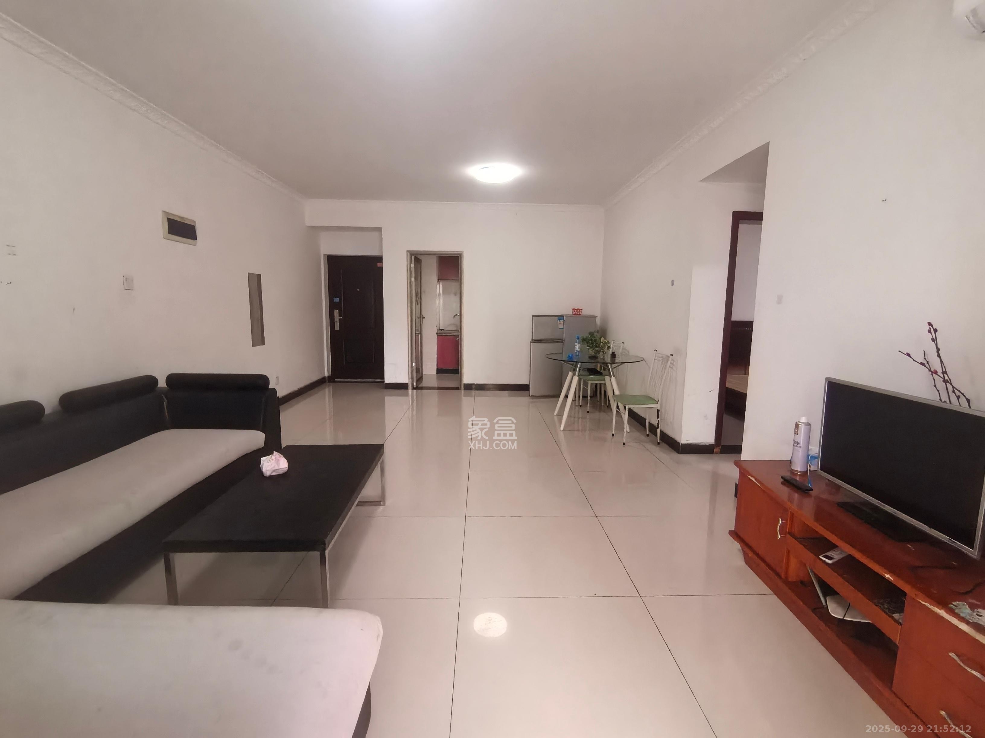 麓谷加州阳光 2室2厅1卫 2000.0元/月 麓谷加州阳光 2室2厅1卫 2000.0元/月室内图