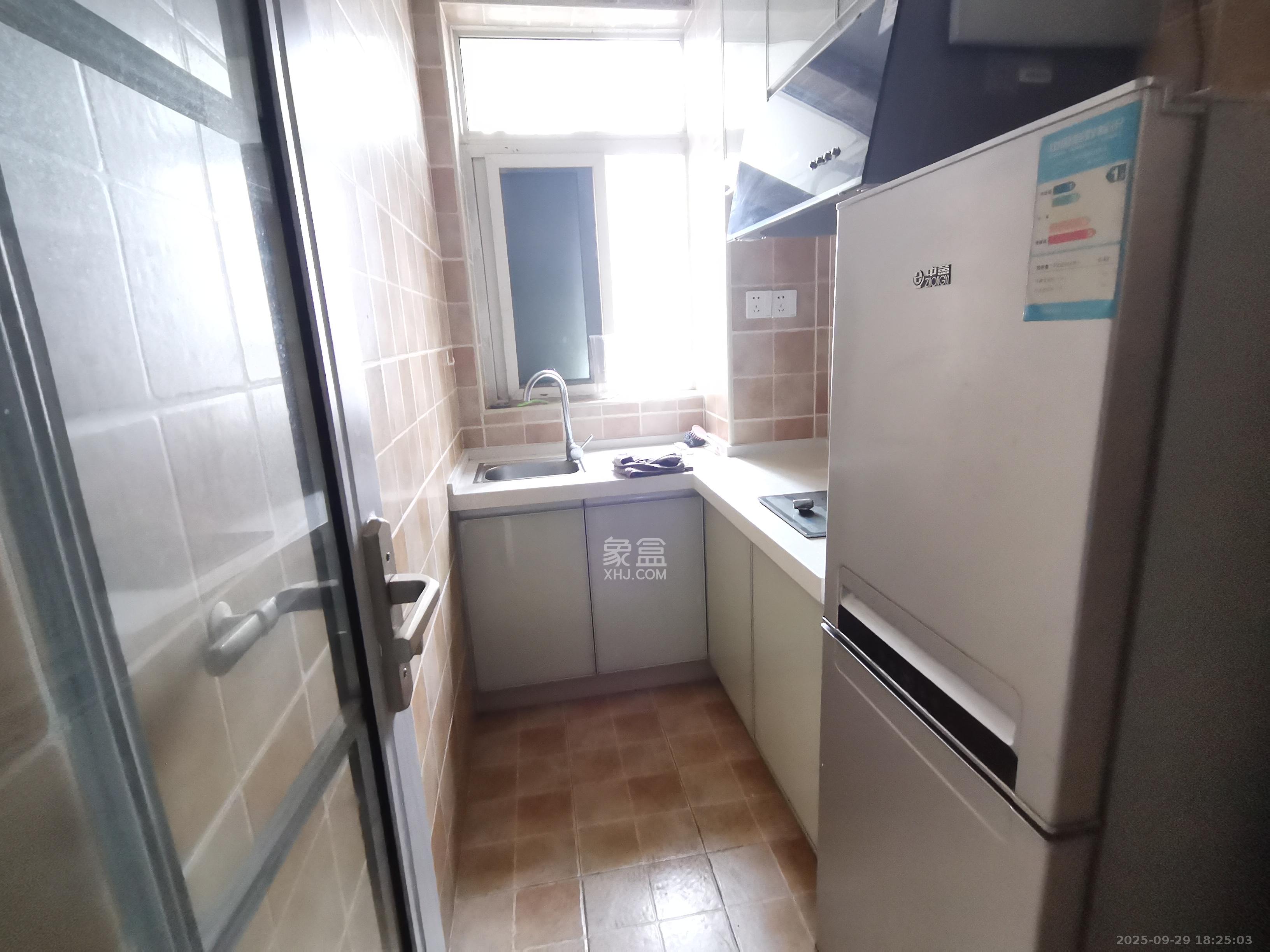 金碧文华 1室1厅1卫 1600.0元/月 金碧文华 1室1厅1卫 1600.0元/月室内图