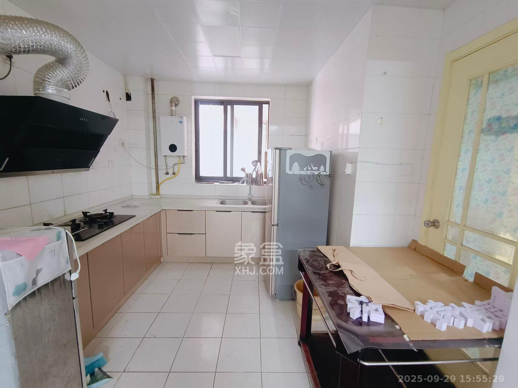 阳光100一期、四五期  4室2厅2卫    3000.0元/月室内图