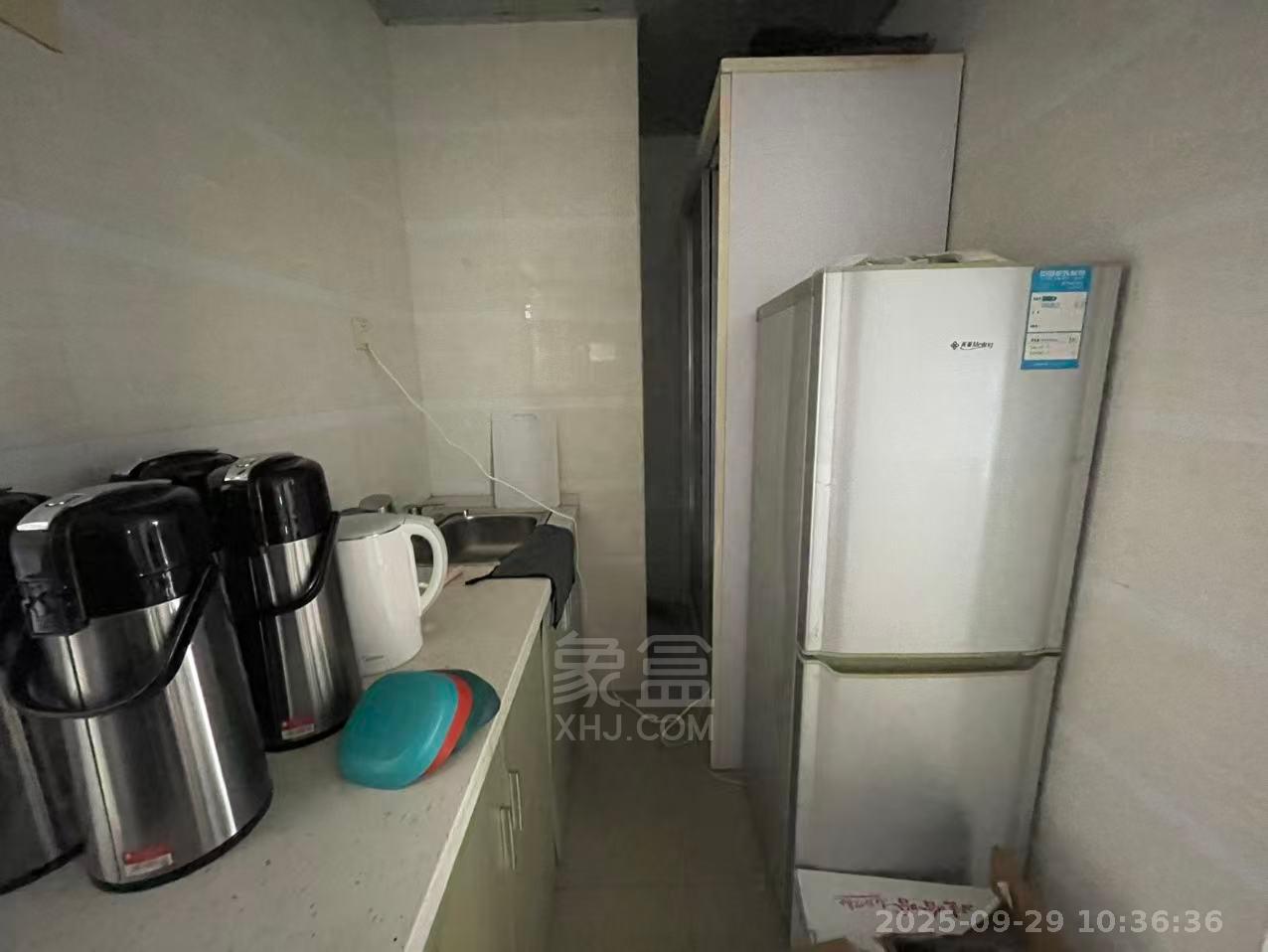 慈善大厦 1室1厅1卫 900.0元/月 慈善大厦 1室1厅1卫 900.0元/月室内图