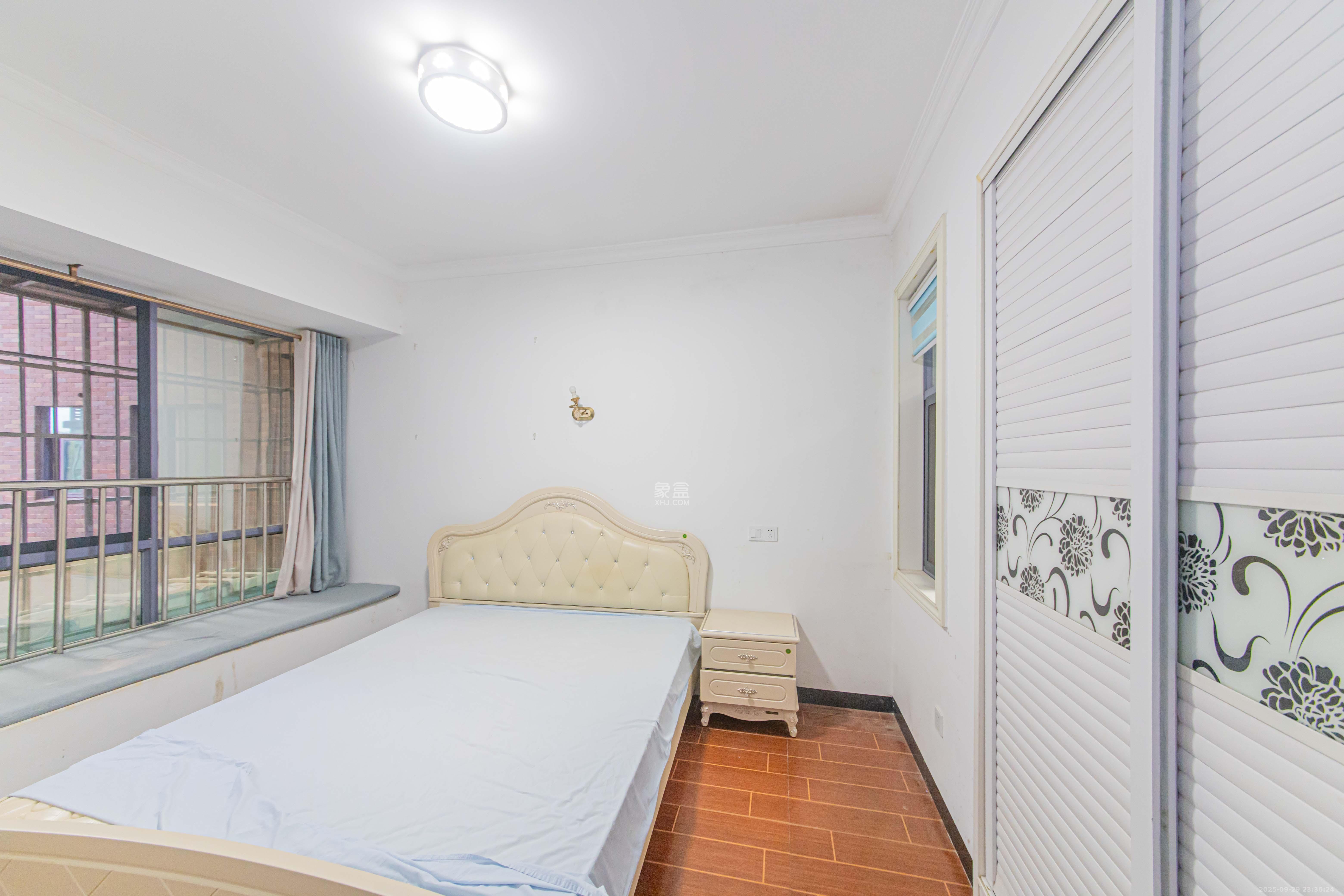 夏威夷碧水春城(碧桂园城市花园)  3室2厅1卫    88.0万 夏威夷碧水春城(碧桂园城市花园)  3室2厅1卫    88.0万卧室