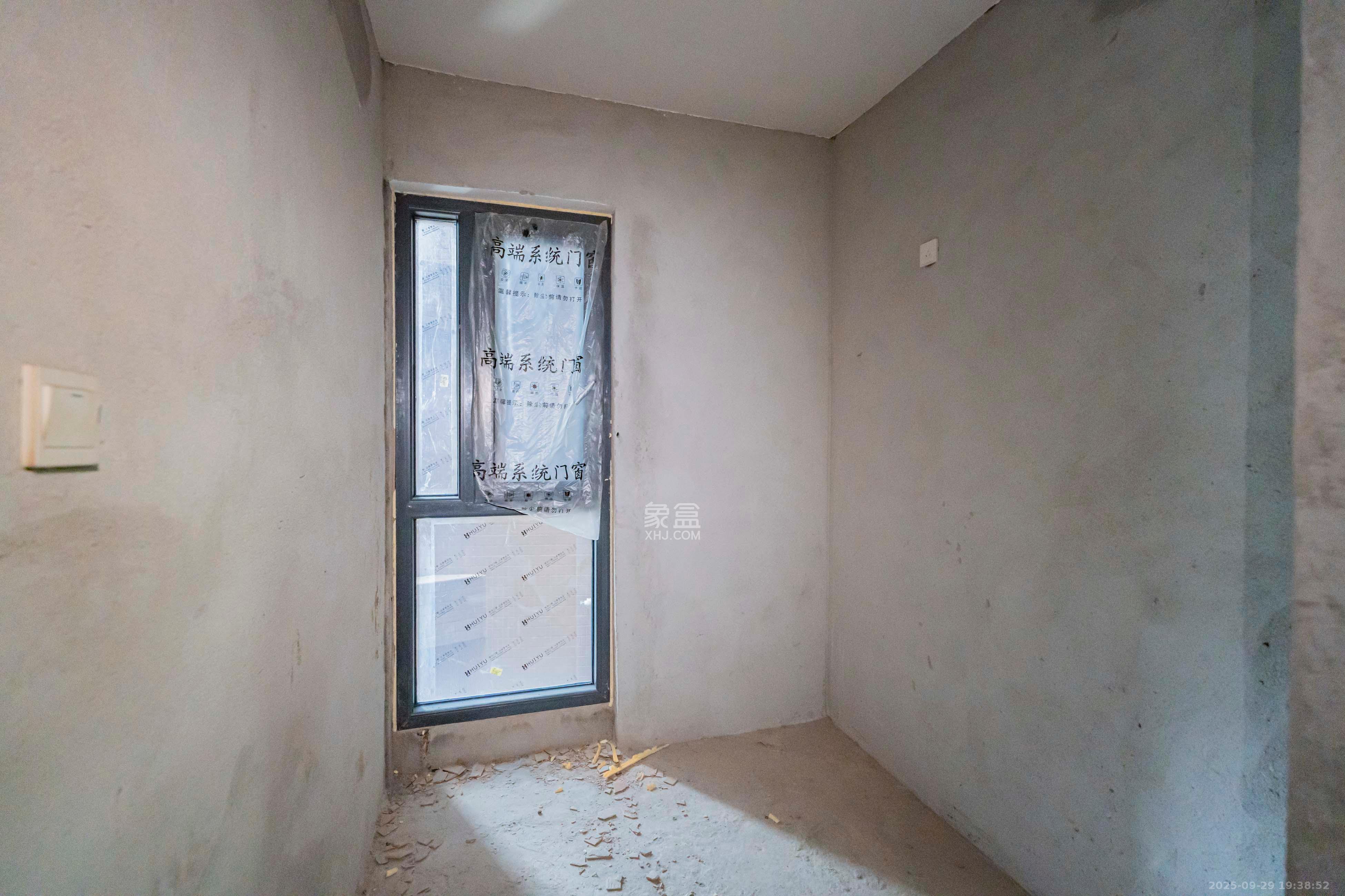 上园商住小区 4室1厅1卫 105.0万 上园商住小区 4室1厅1卫 105.0万卧室