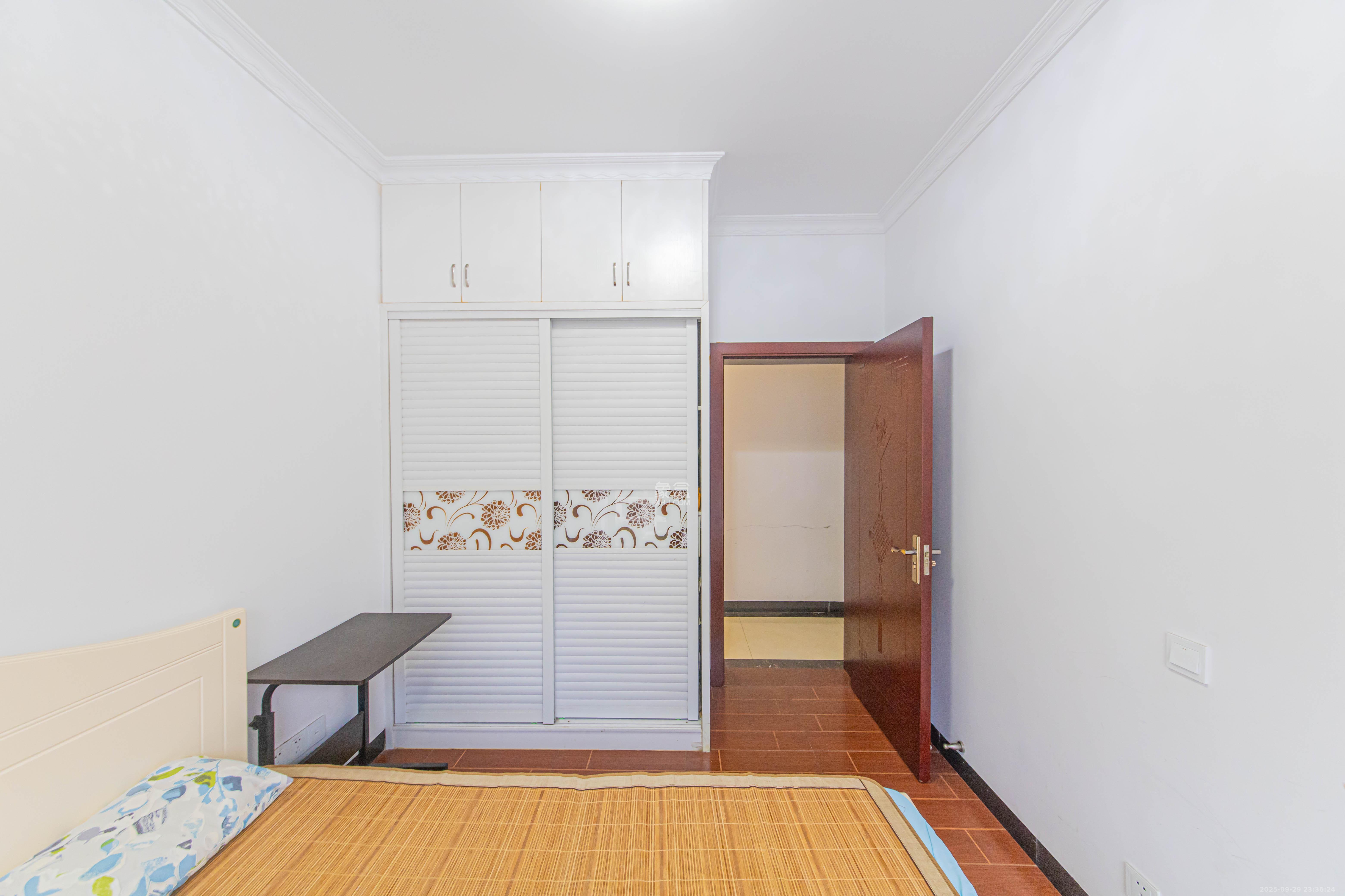 夏威夷碧水春城(碧桂园城市花园)  3室2厅1卫    88.0万 夏威夷碧水春城(碧桂园城市花园)  3室2厅1卫    88.0万卧室