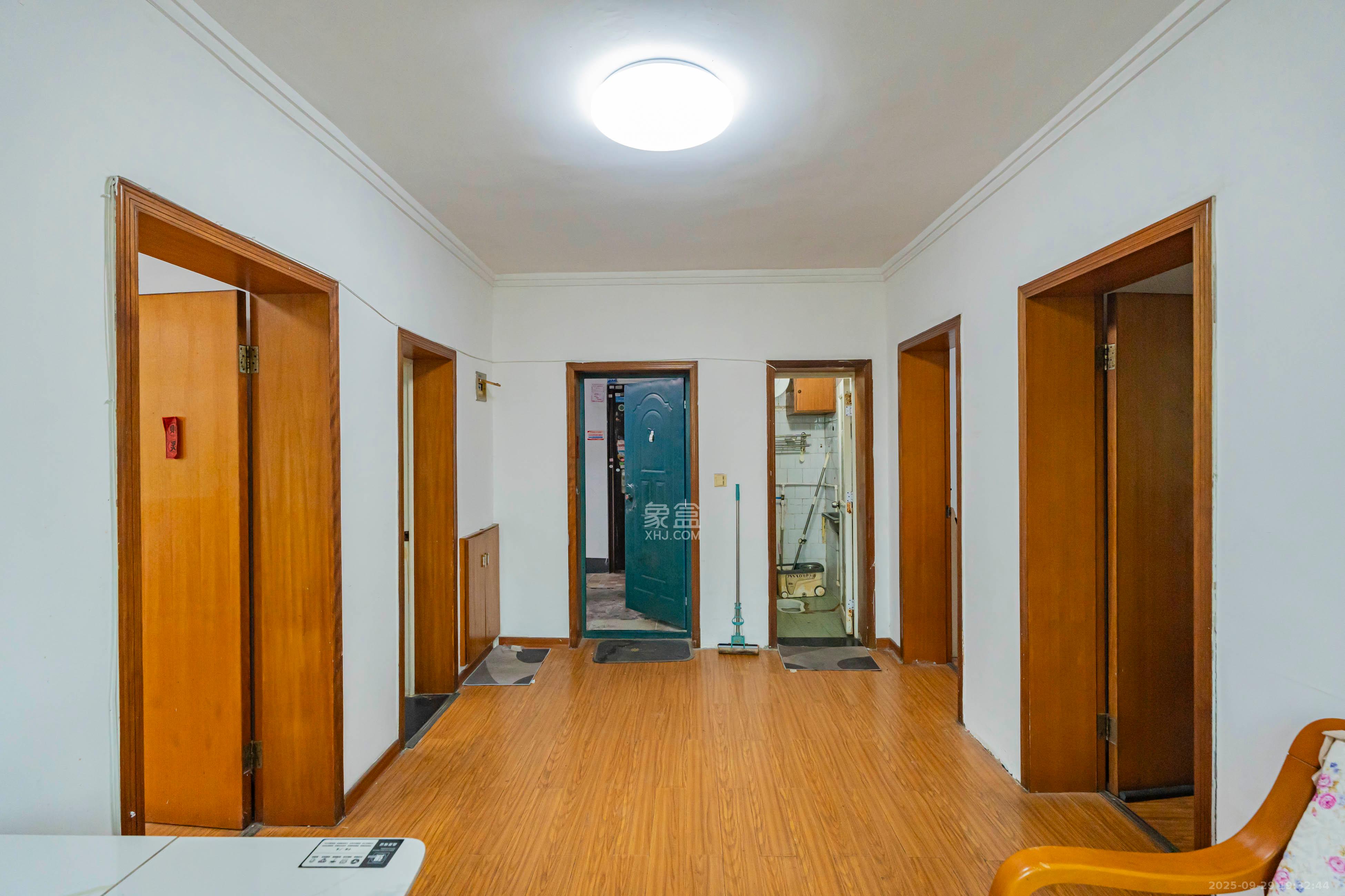 北桥新村 2室1厅1卫 45.0万 北桥新村 2室1厅1卫 45.0万客厅