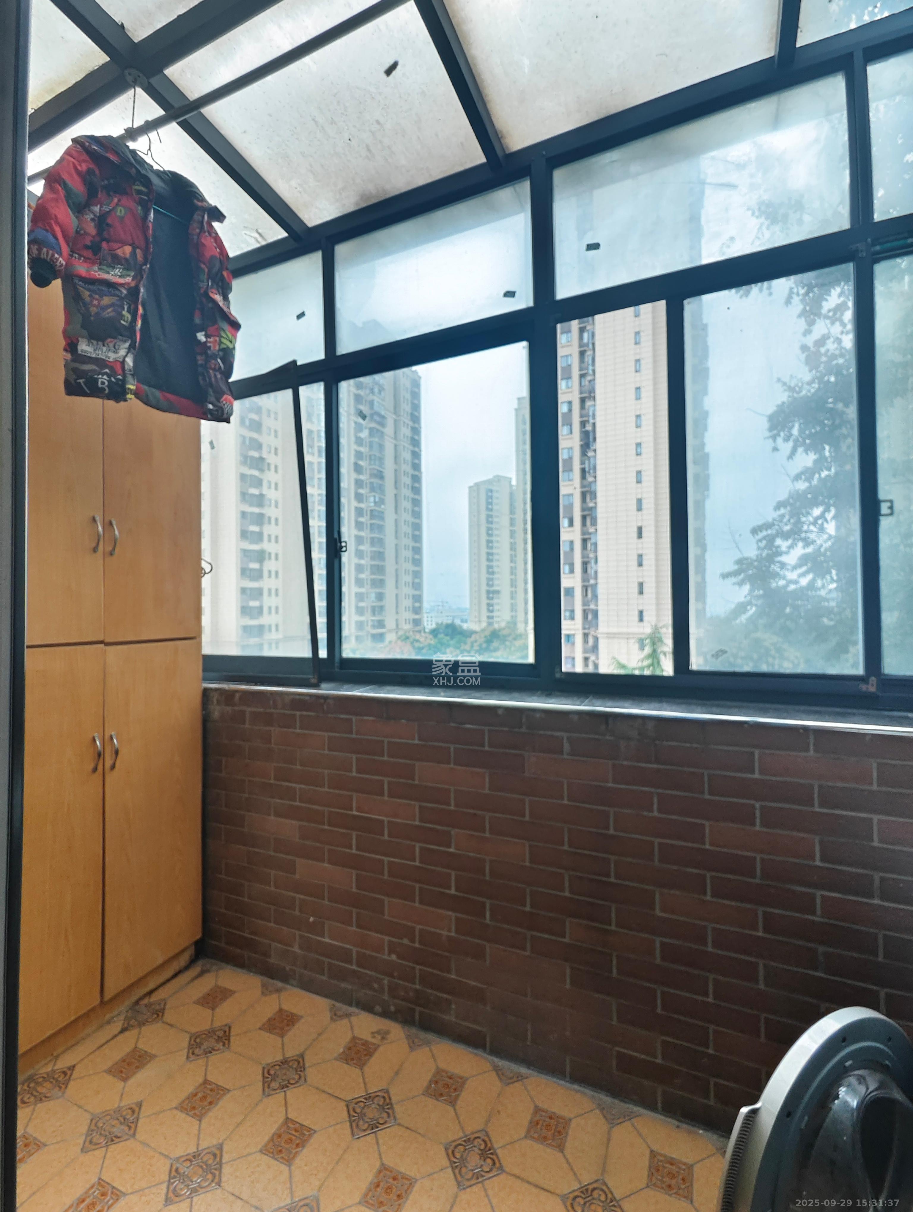 山水湾 3室2厅1卫 1350.0元/月 山水湾 3室2厅1卫 1350.0元/月室内图