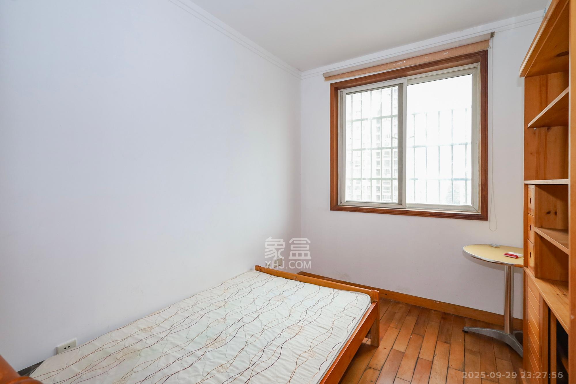 德润园 3室2厅2卫 2000.0元/月 德润园 3室2厅2卫 2000.0元/月室内图