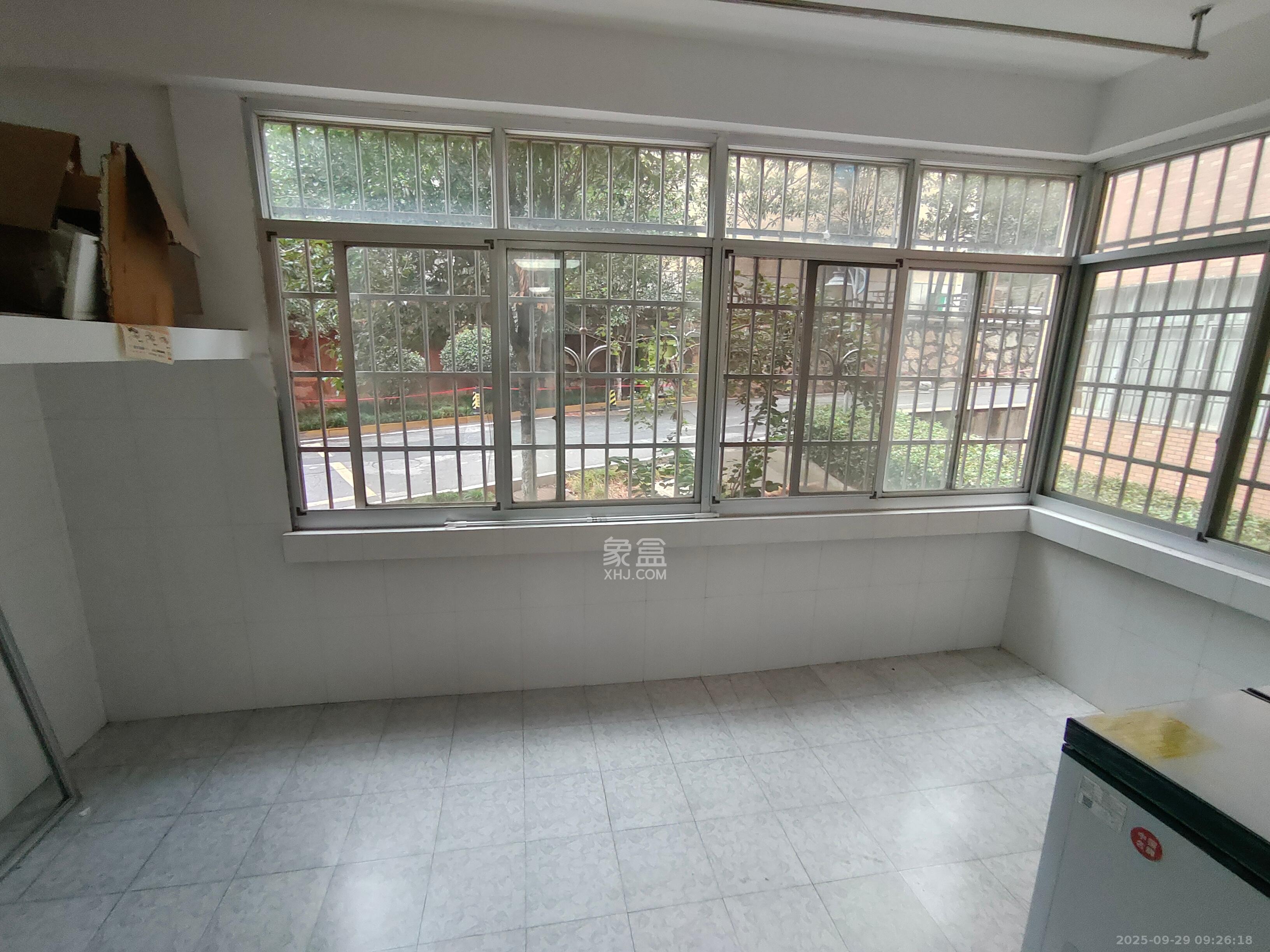 湖南开放大学 4室2厅2卫 3100.0元/月 湖南开放大学 4室2厅2卫 3100.0元/月室内图