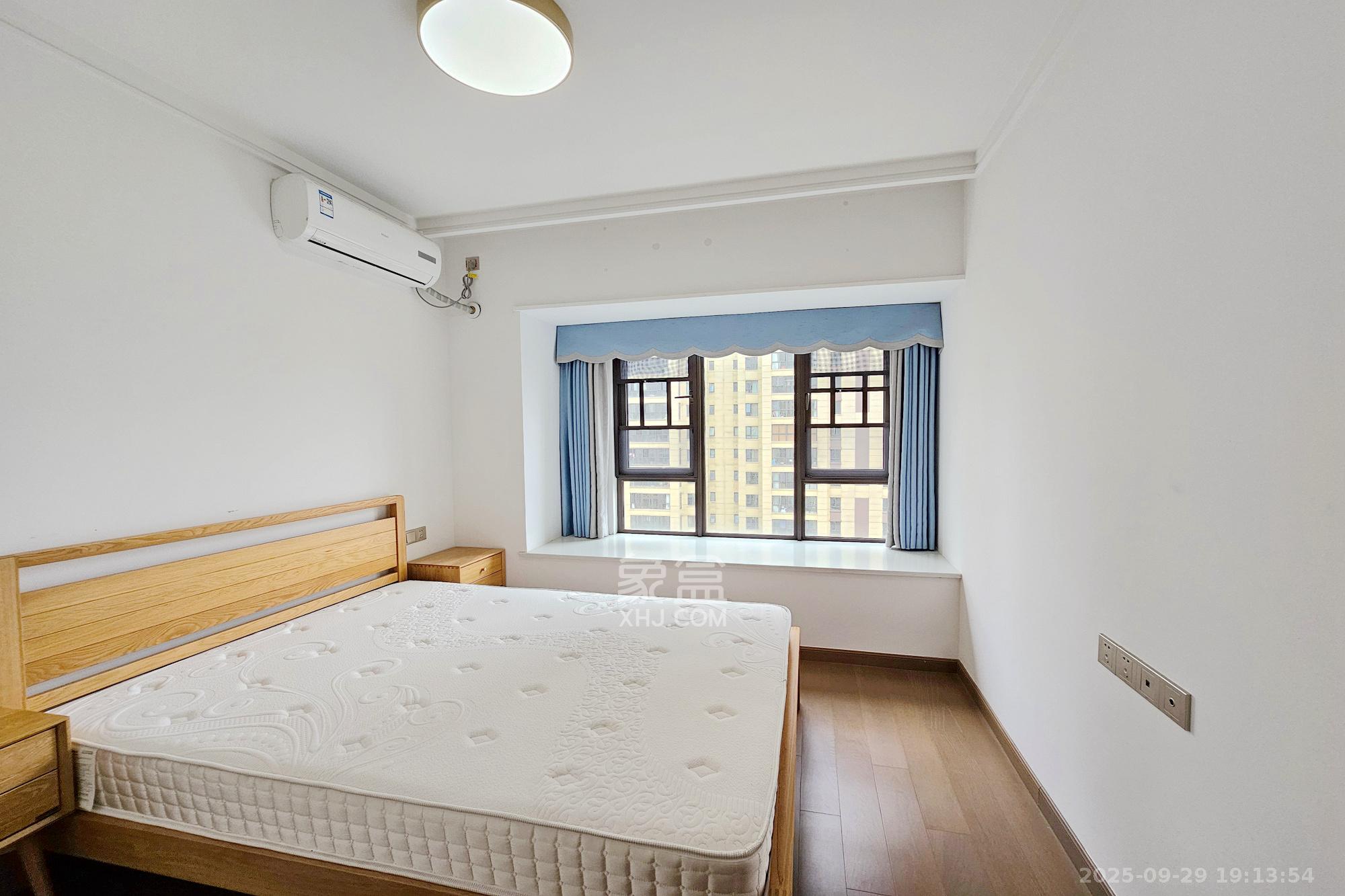 阳光城尚东湾蜜桃园 2室1厅1卫 82.0万 阳光城尚东湾蜜桃园 2室1厅1卫 82.0万卧室