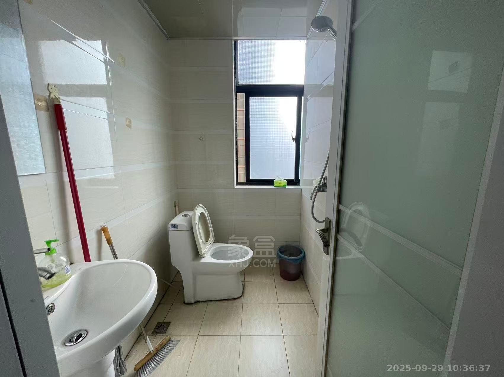 慈善大厦 1室1厅1卫 900.0元/月 慈善大厦 1室1厅1卫 900.0元/月室内图