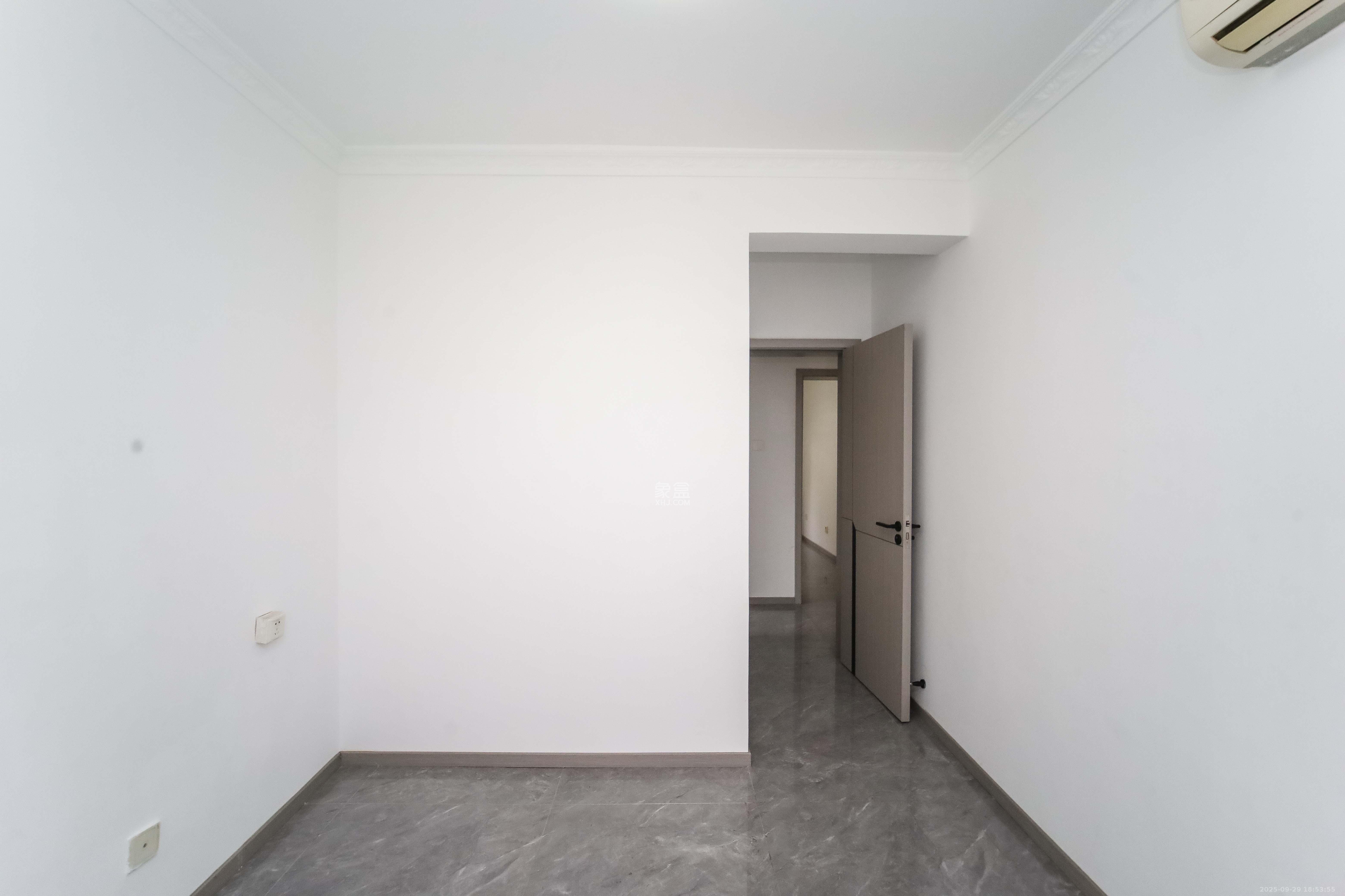 东玺门  3室2厅1卫    75.8万 东玺门  3室2厅1卫    75.8万卧室