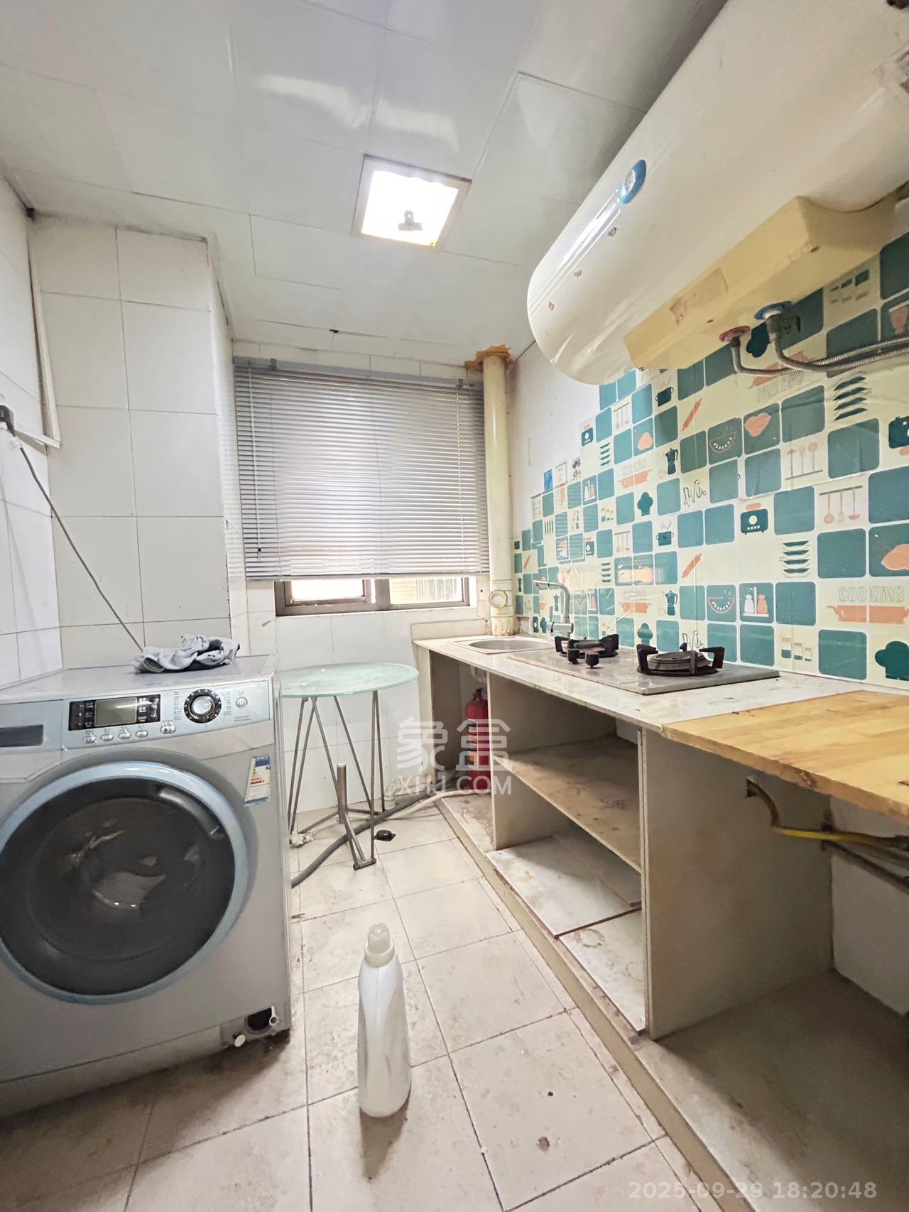 馨域公寓 3室2厅1卫 3700.0元/月 馨域公寓 3室2厅1卫 3700.0元/月室内图