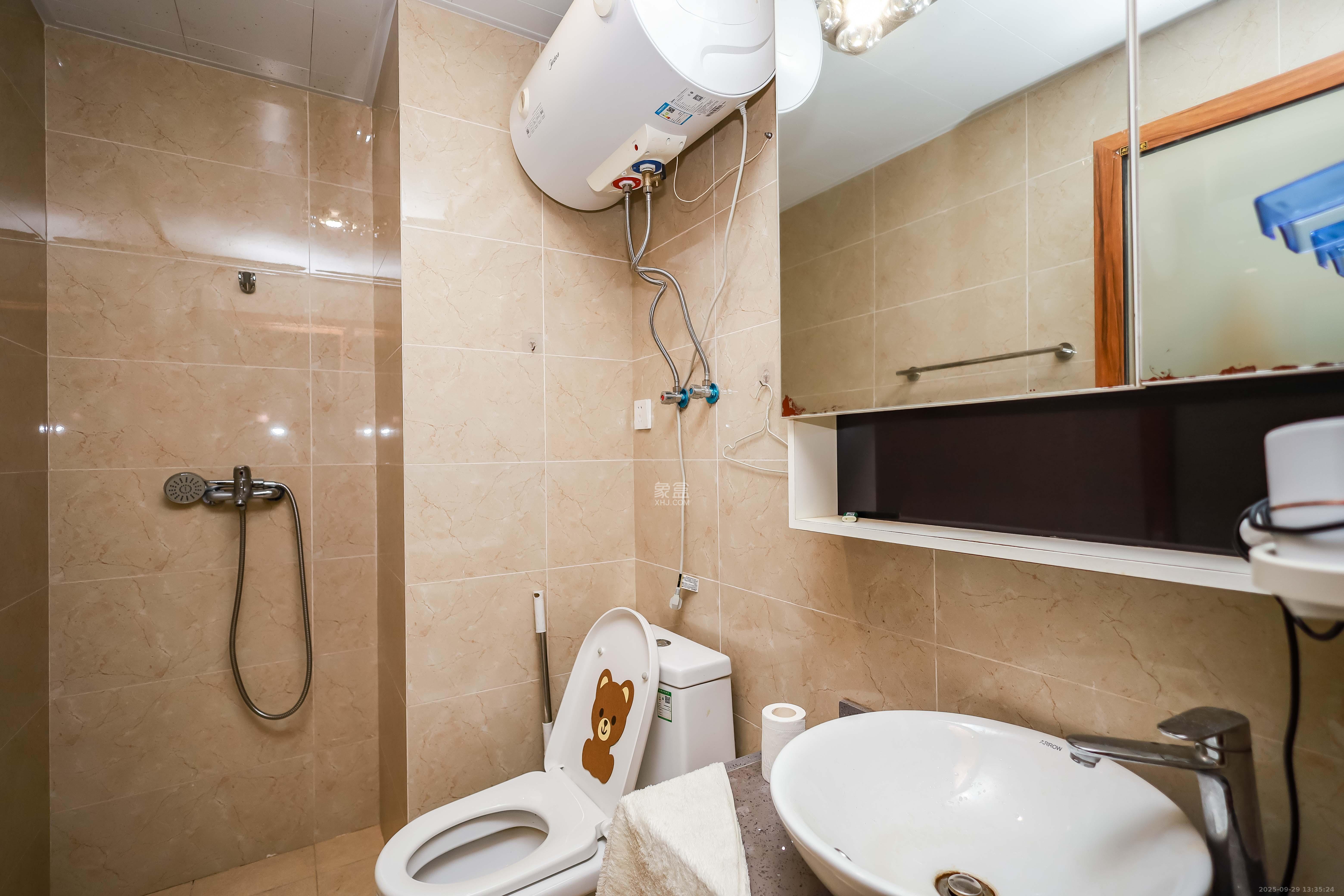 荣泰广场 1室1厅1卫 20.0万 荣泰广场 1室1厅1卫 20.0万卫生间