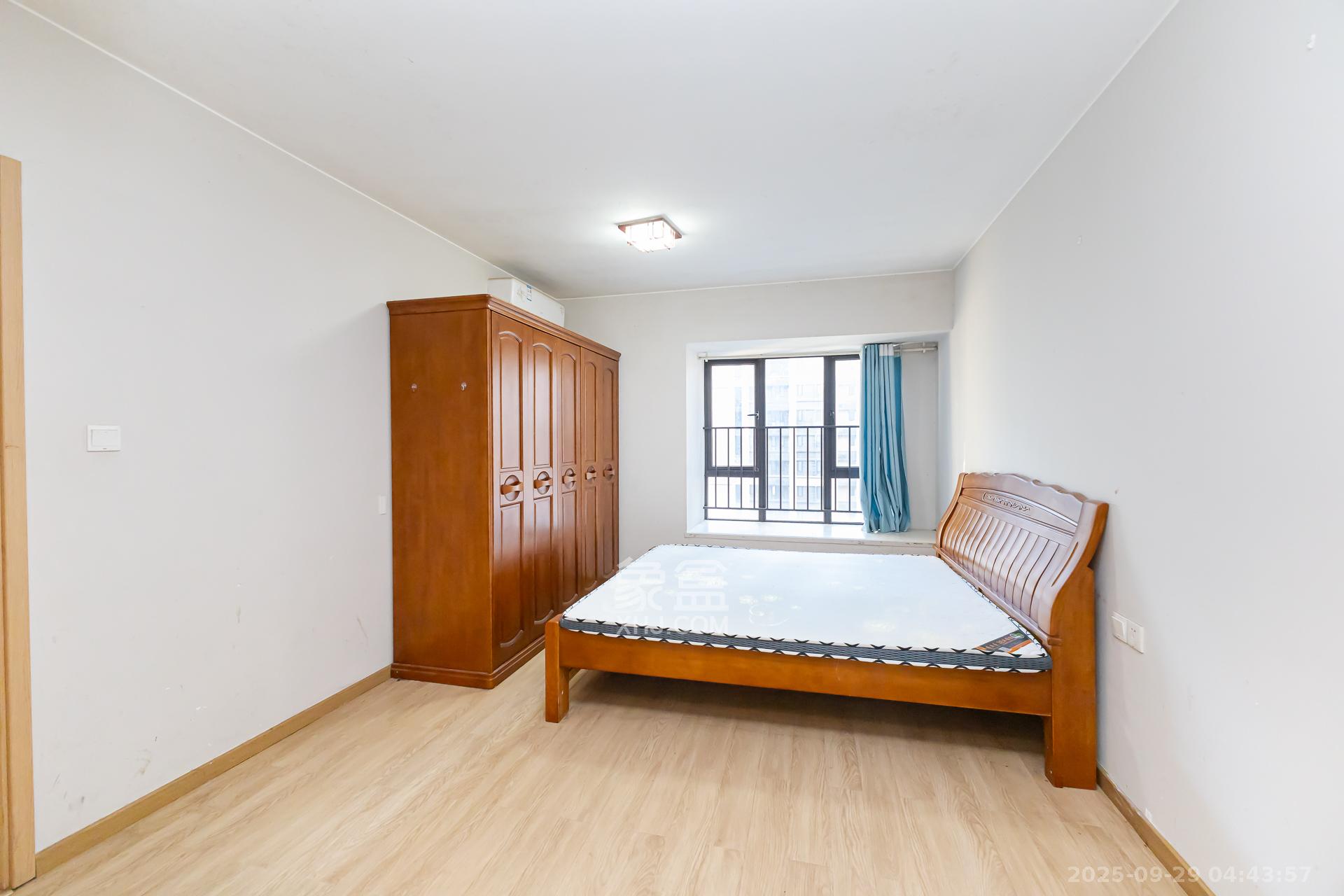 时代倾城二期 4室2厅2卫 83.8万 时代倾城二期 4室2厅2卫 83.8万卧室