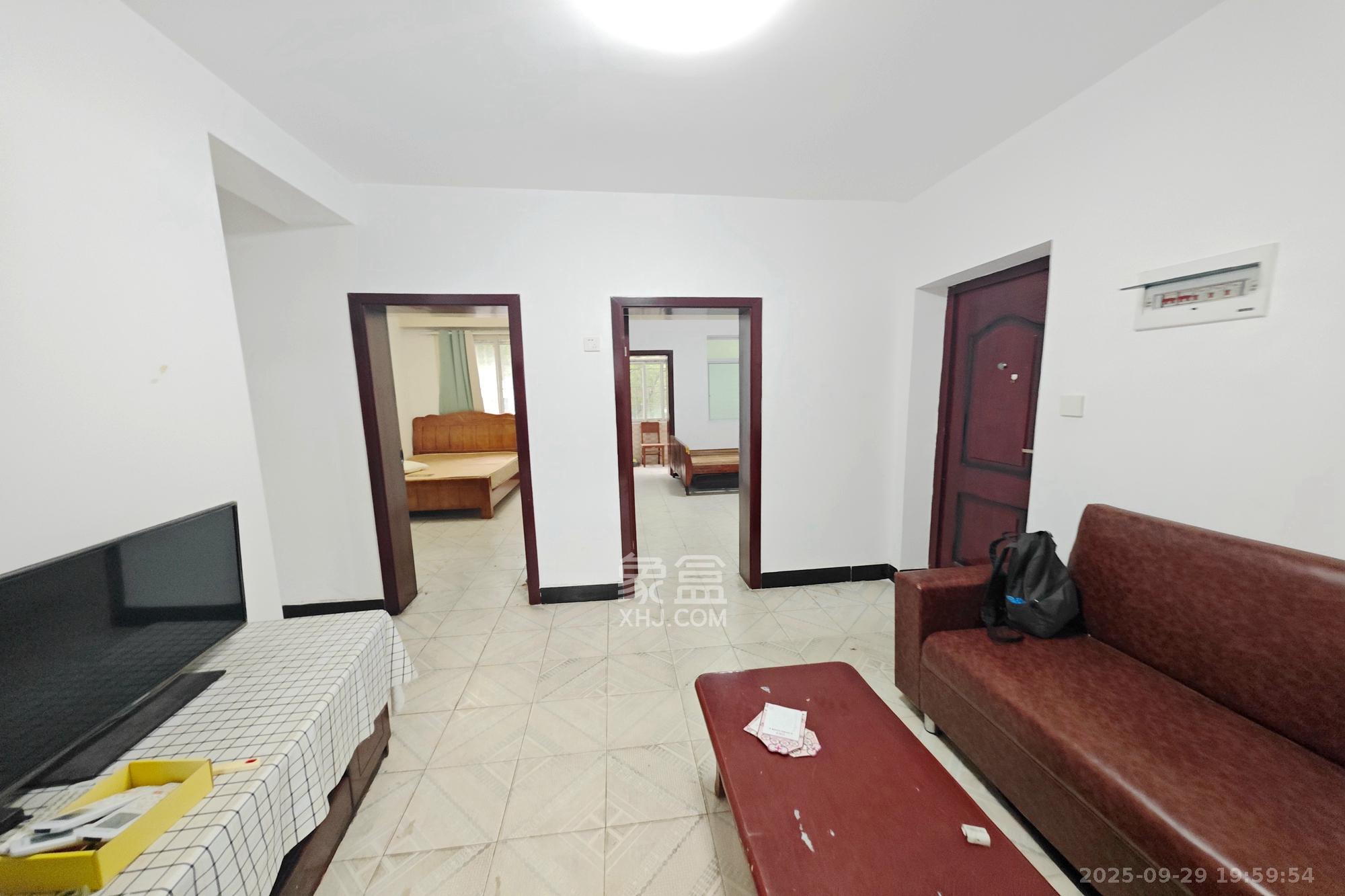 桂花二村 2室2厅1卫 38.0万 桂花二村 2室2厅1卫 38.0万客厅