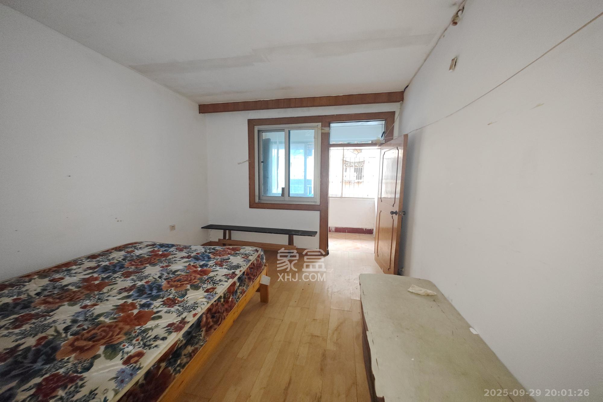 华达家园  4室2厅1卫    51.0万卧室