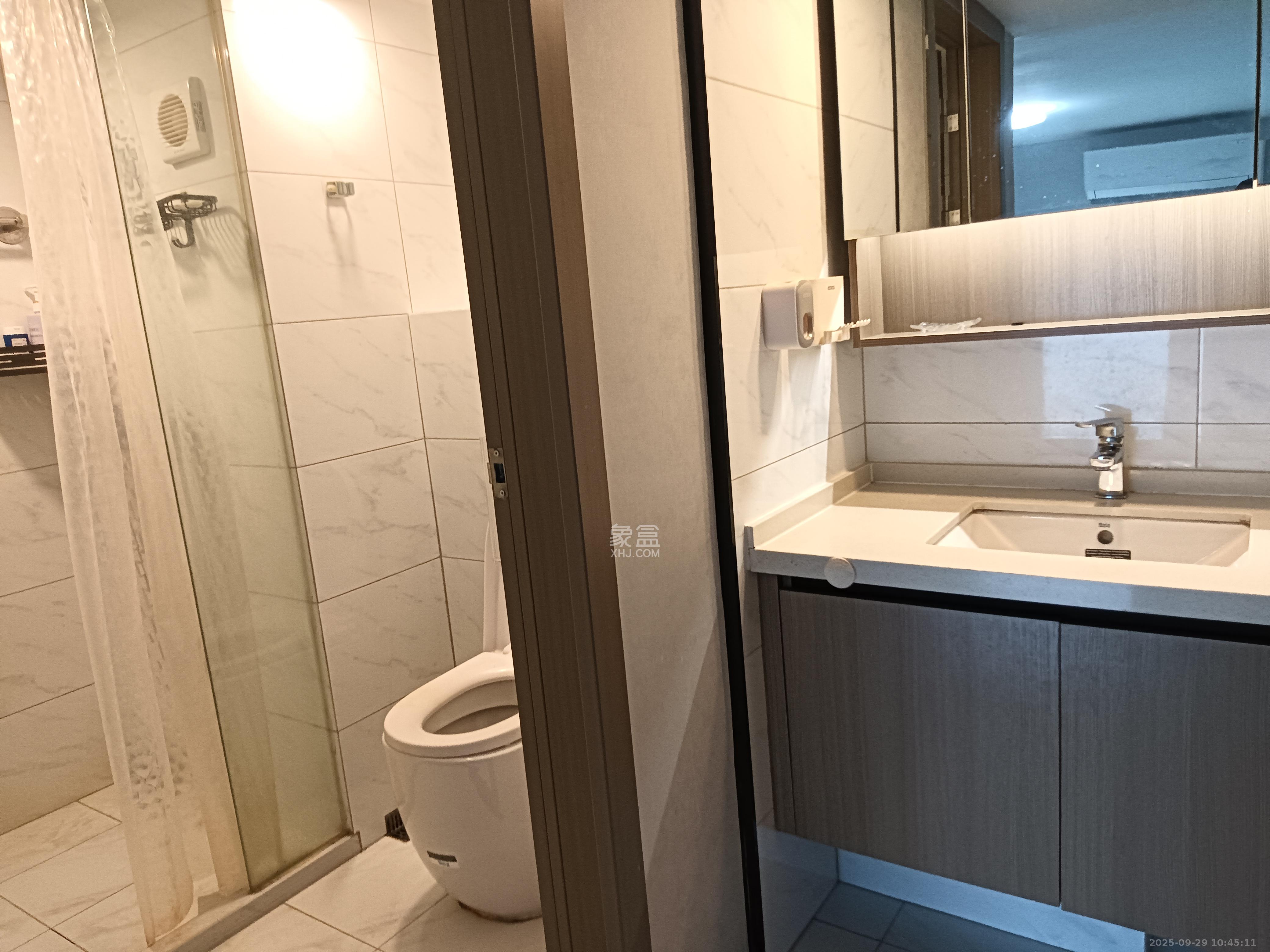 藏珑湖上公馆 3室2厅2卫 5800.0元/月 藏珑湖上公馆 3室2厅2卫 5800.0元/月室内图