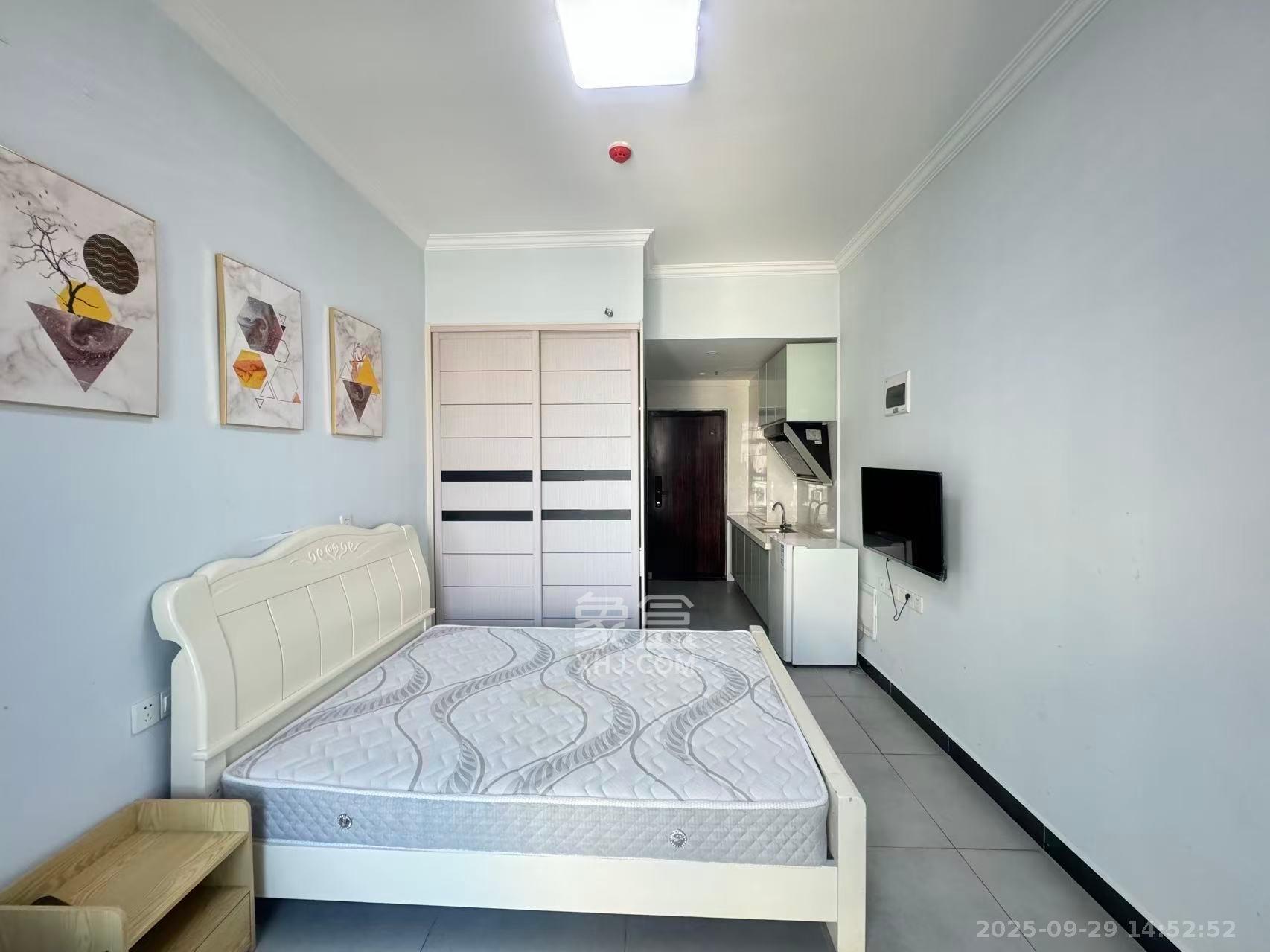 东盈商业广场（华泉城市广场）  1室1厅1卫    1700.0元/月