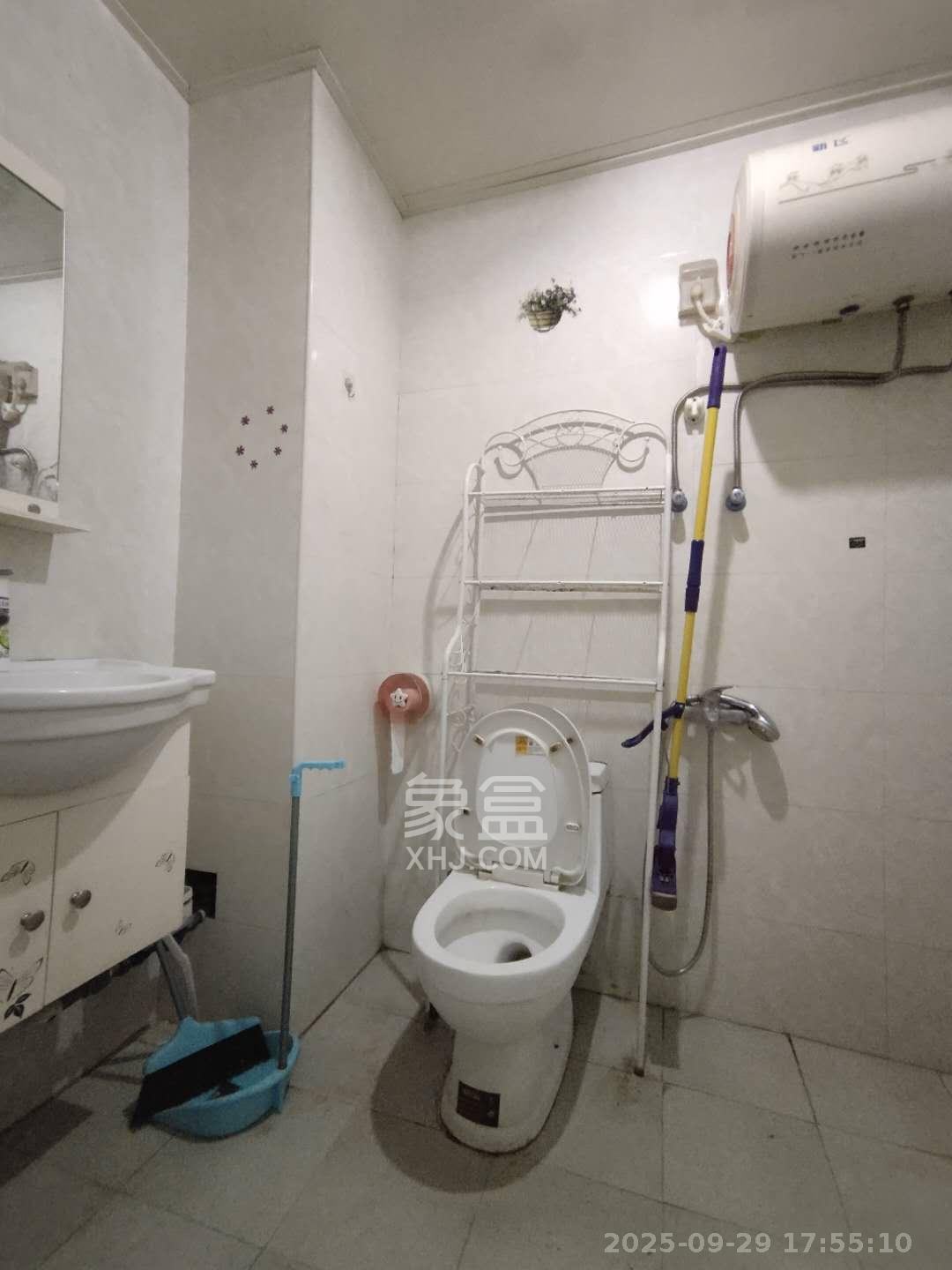 长房时代城  1室1厅1卫   1600.00元/月室内图