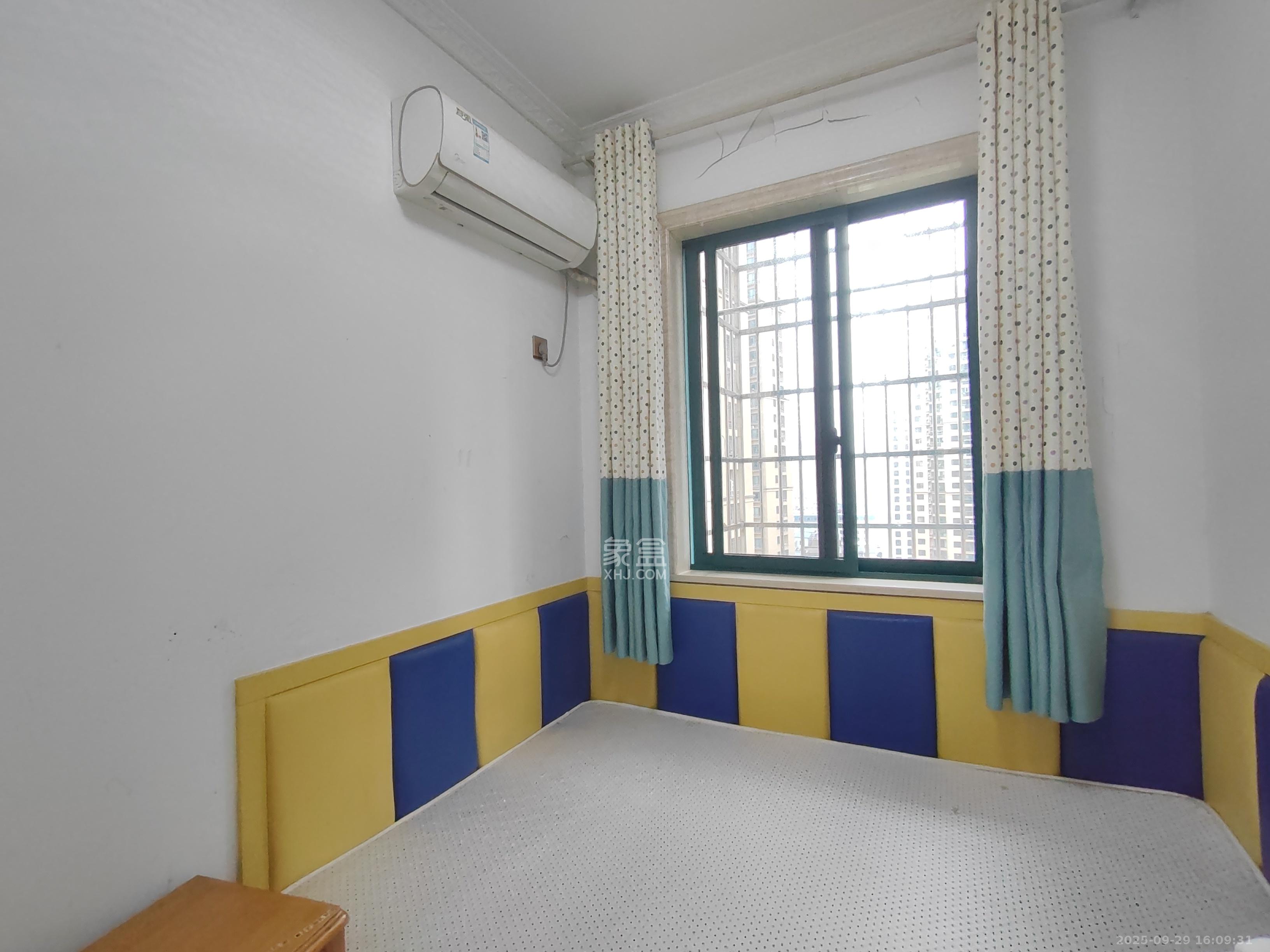 洋湖时代  4室0厅0卫    2800.0元/月 洋湖时代  4室0厅0卫    2800.0元/月室内图