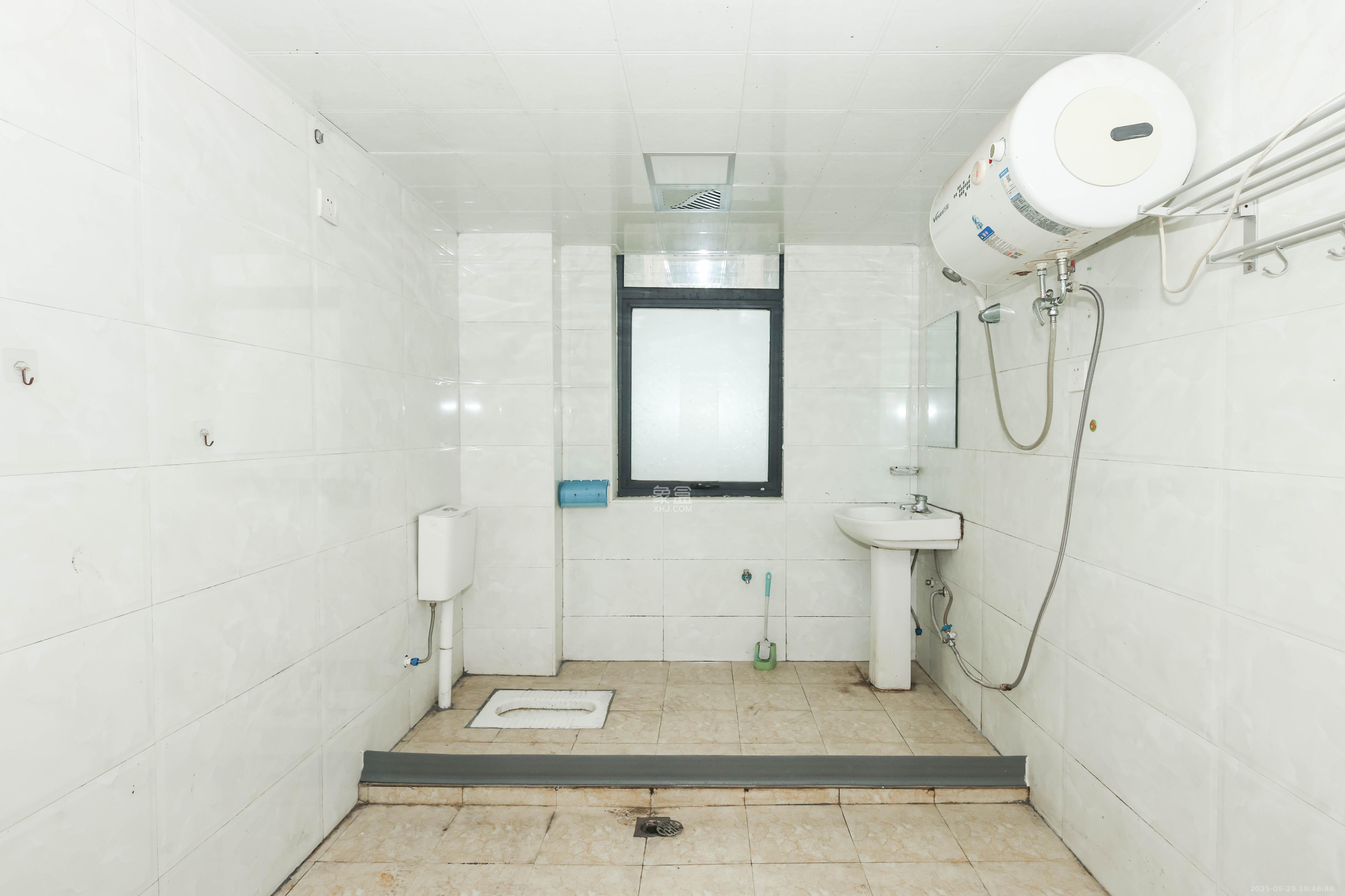 天元涉外景园B区  3室2厅2卫    78.0万卫生间