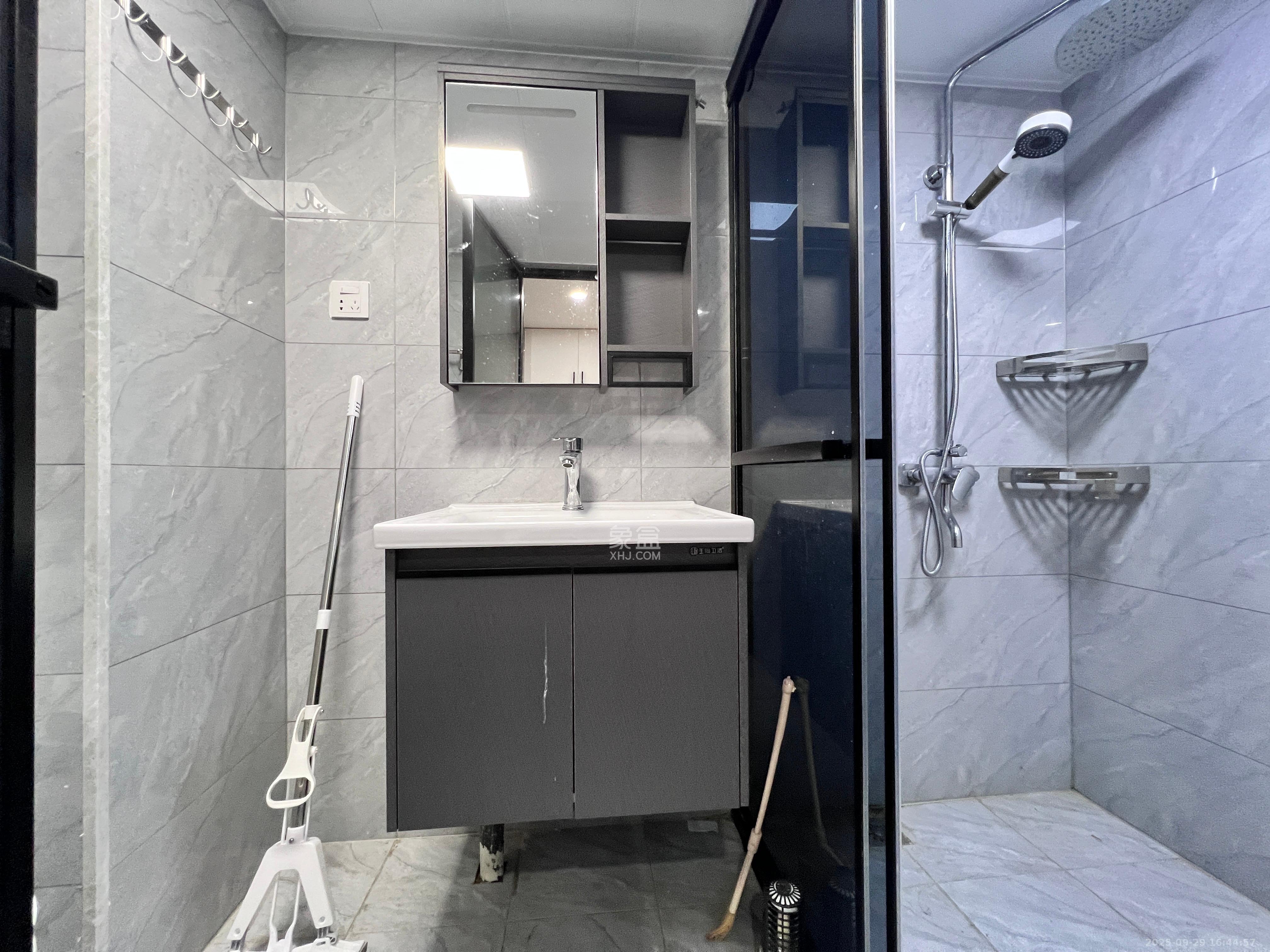 藏珑湖上公馆  1室1厅1卫    2400.0元/月室内图