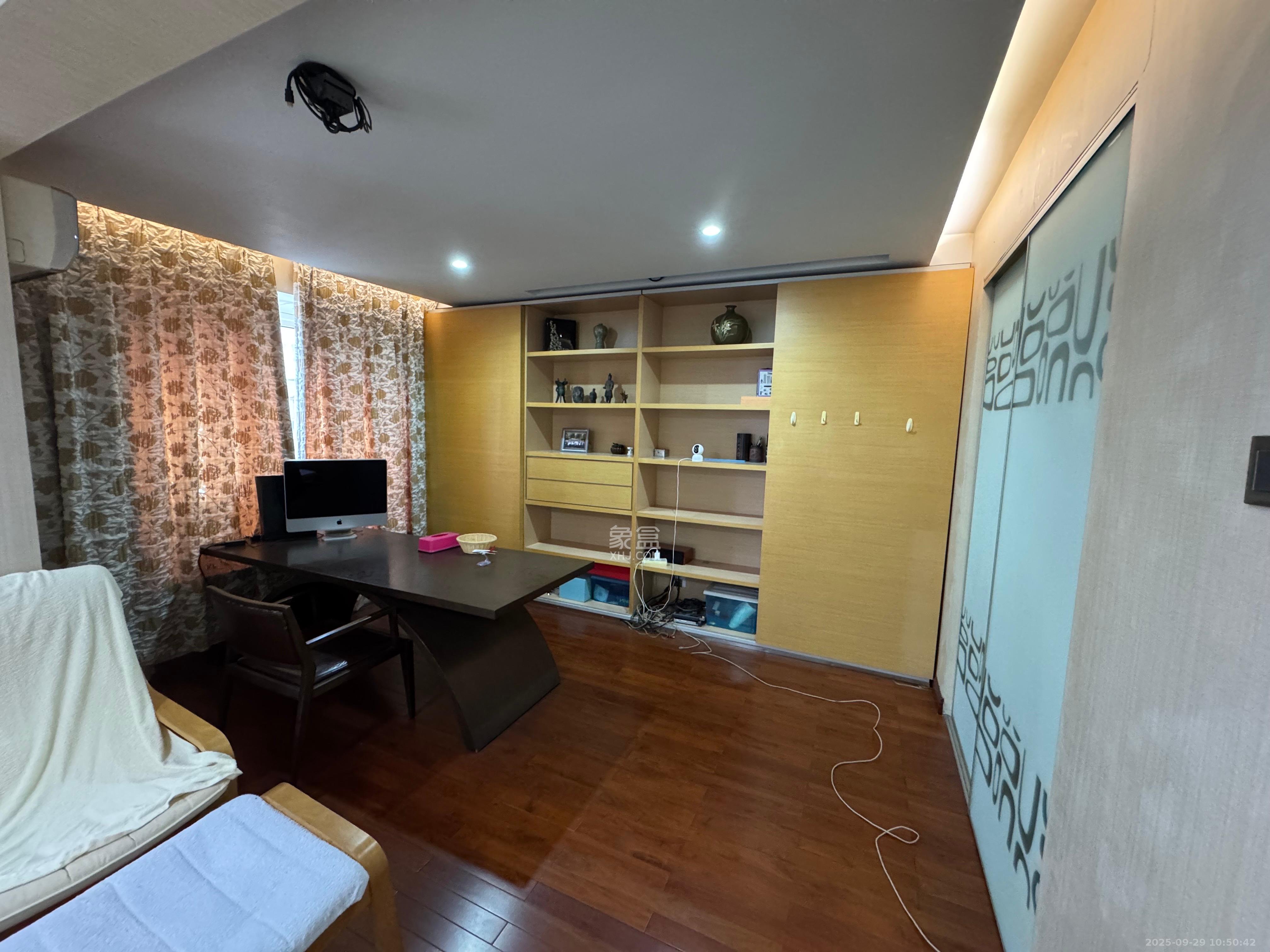 丽景新贵 4室2厅2卫 4500.0元/月 丽景新贵 4室2厅2卫 4500.0元/月室内图